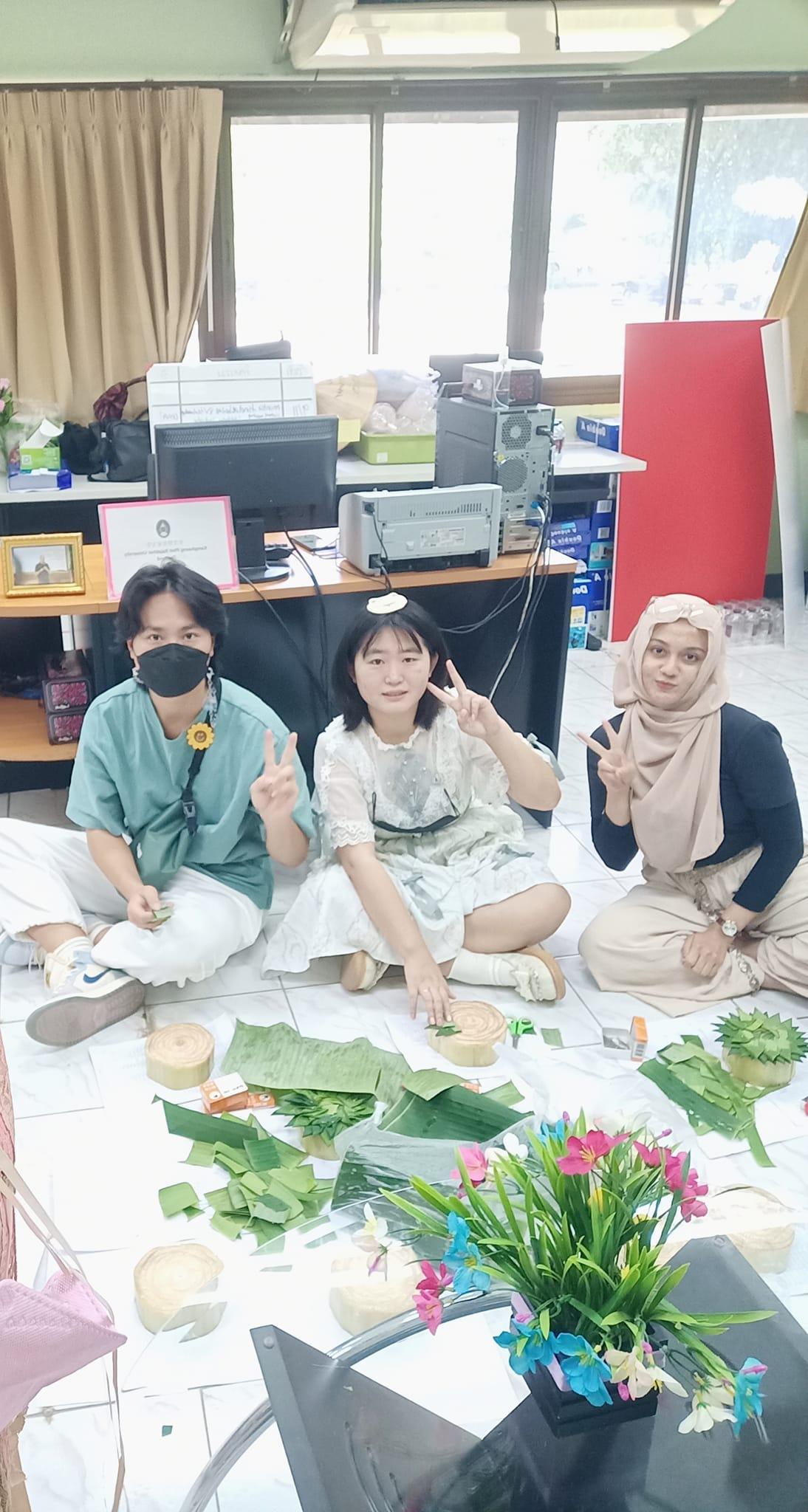 3. กิจกรรมทำกระทงสำหรับนักศึกษาต่างชาติ