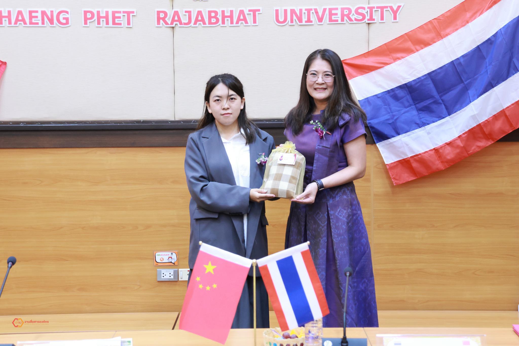 1. รับรองคณะผู้บริหารวิทยาลัยอาชีวศึกษาและเทคนิคสิบสองปันนา ประเทศสาธารณรัฐประชาชนจีน