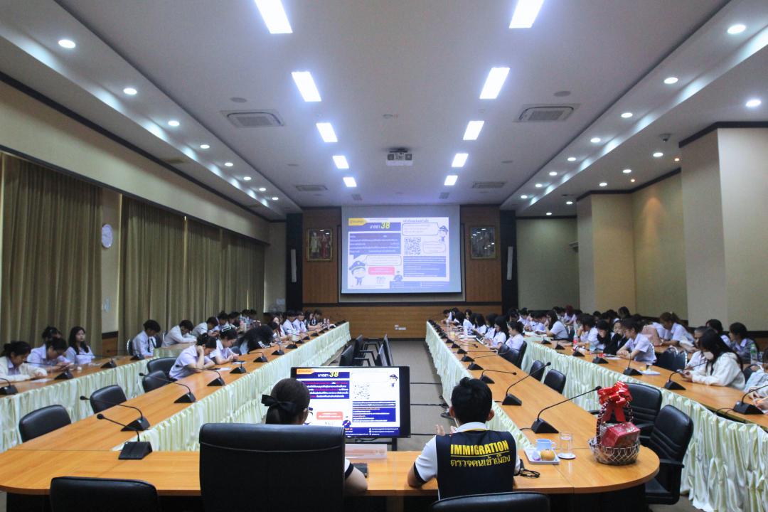 4. กิจกรรมอบรมให้ความรู้เกี่ยวกับงานตรวจคนเข้าเมือง งานจราจรและกฎหมายข้อควรรู้สำหรับนักศึกษาต่างชาติ ประจำปีการศึกษา 2568