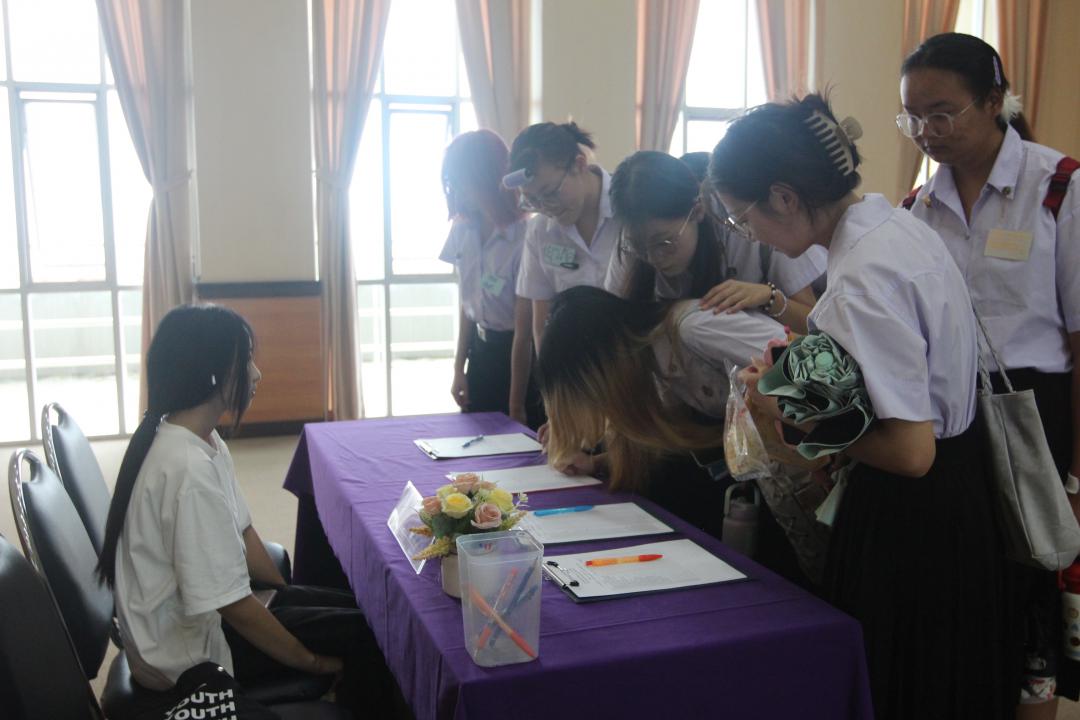 กิจกรรมอบรมให้ความรู้เกี่ยวกับงานตรวจคนเข้าเมือง งานจราจรและกฎหมายข้อควรรู้สำหรับนักศึกษาต่างชาติ ประจำปีการศึกษา 2568