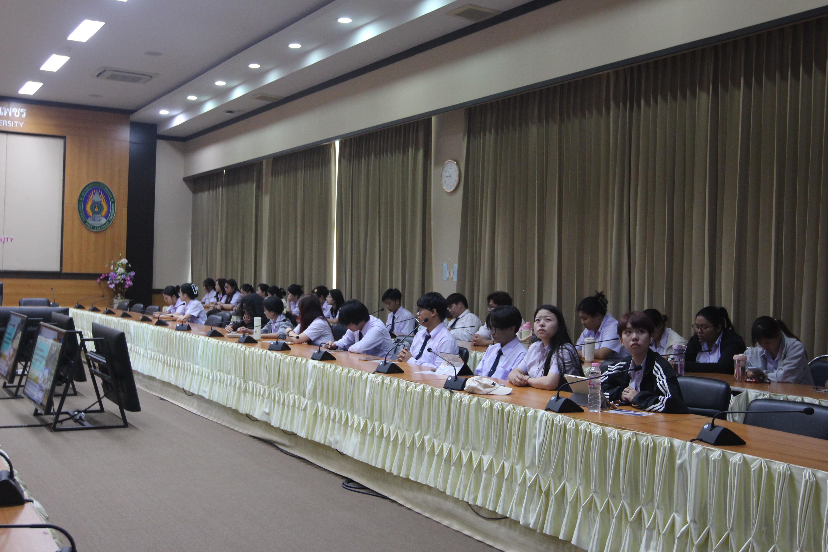 19. กิจกรรมอบรมให้ความรู้เกี่ยวกับงานตรวจคนเข้าเมือง งานจราจรและกฎหมายข้อควรรู้สำหรับนักศึกษาต่างชาติ ประจำปีการศึกษา 2568