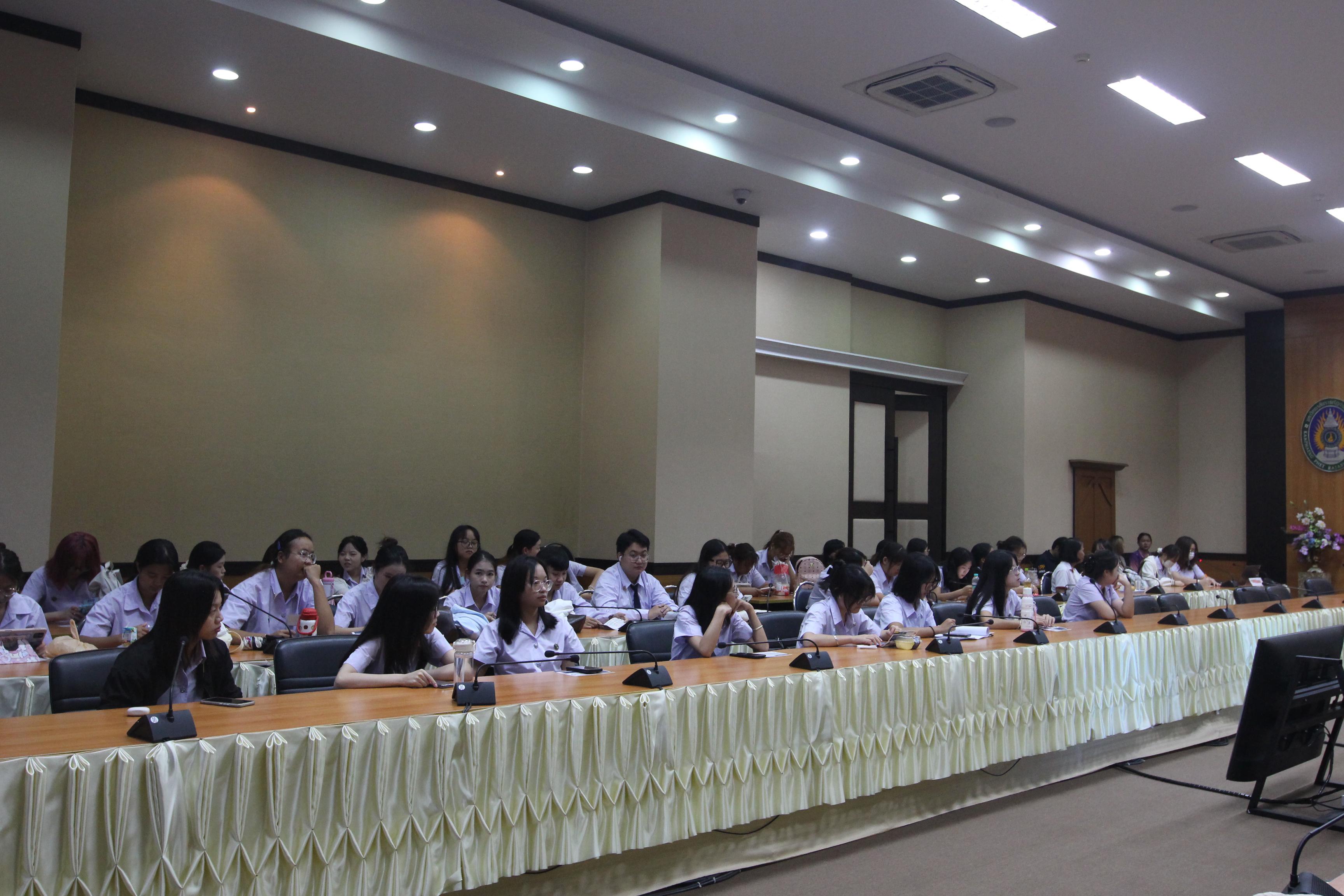 49. กิจกรรมอบรมให้ความรู้เกี่ยวกับงานตรวจคนเข้าเมือง งานจราจรและกฎหมายข้อควรรู้สำหรับนักศึกษาต่างชาติ ประจำปีการศึกษา 2568