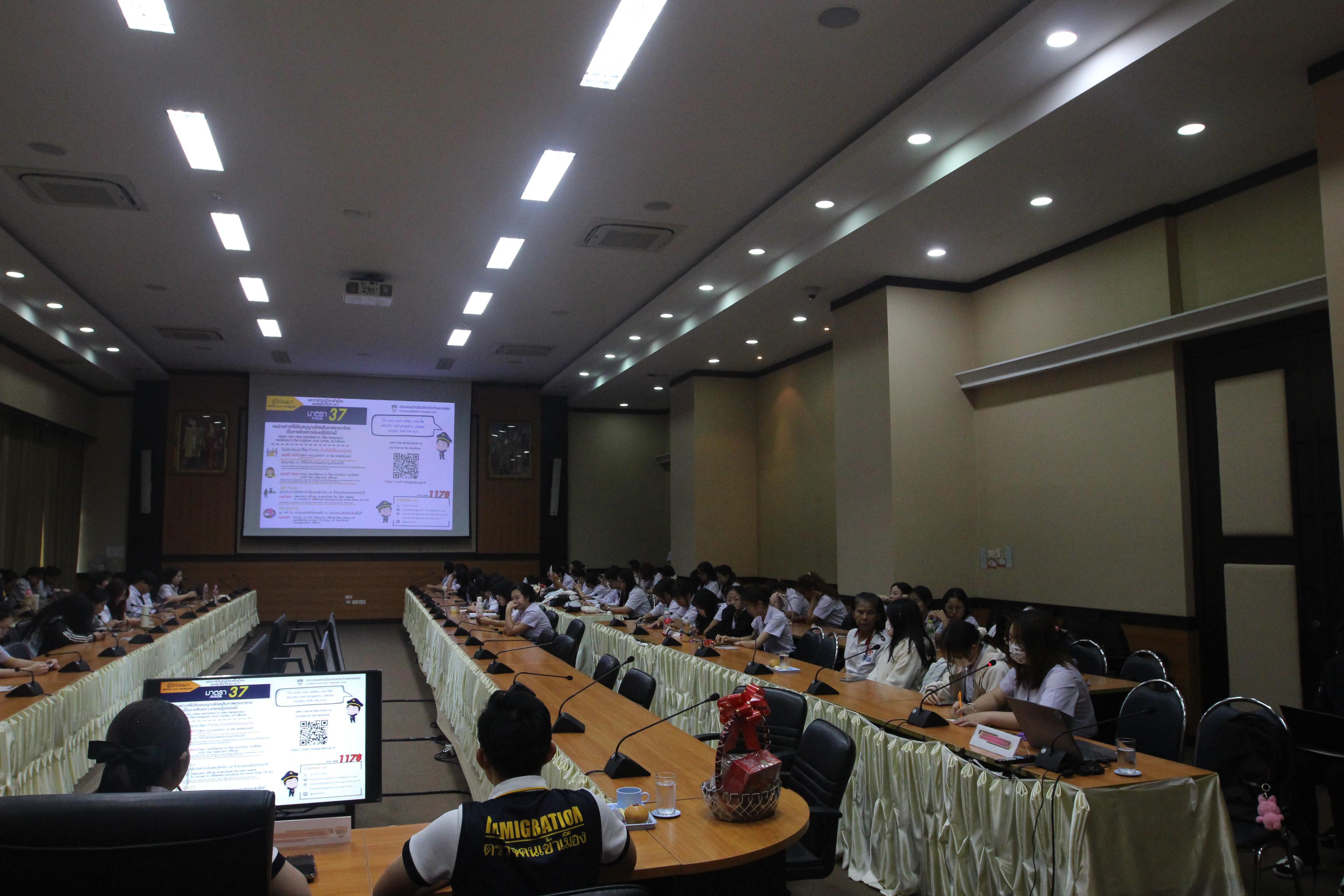 53. กิจกรรมอบรมให้ความรู้เกี่ยวกับงานตรวจคนเข้าเมือง งานจราจรและกฎหมายข้อควรรู้สำหรับนักศึกษาต่างชาติ ประจำปีการศึกษา 2568