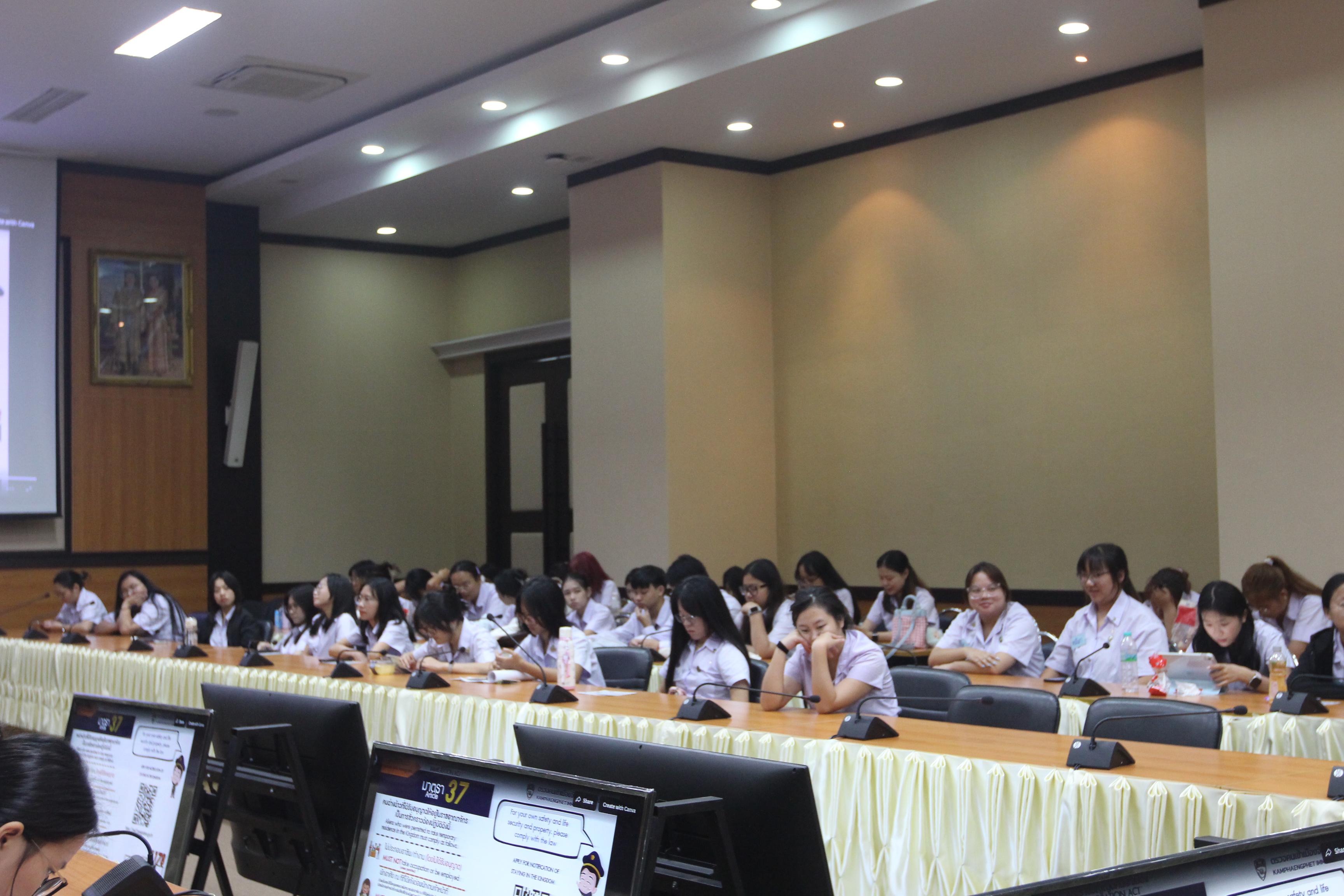 62. กิจกรรมอบรมให้ความรู้เกี่ยวกับงานตรวจคนเข้าเมือง งานจราจรและกฎหมายข้อควรรู้สำหรับนักศึกษาต่างชาติ ประจำปีการศึกษา 2568