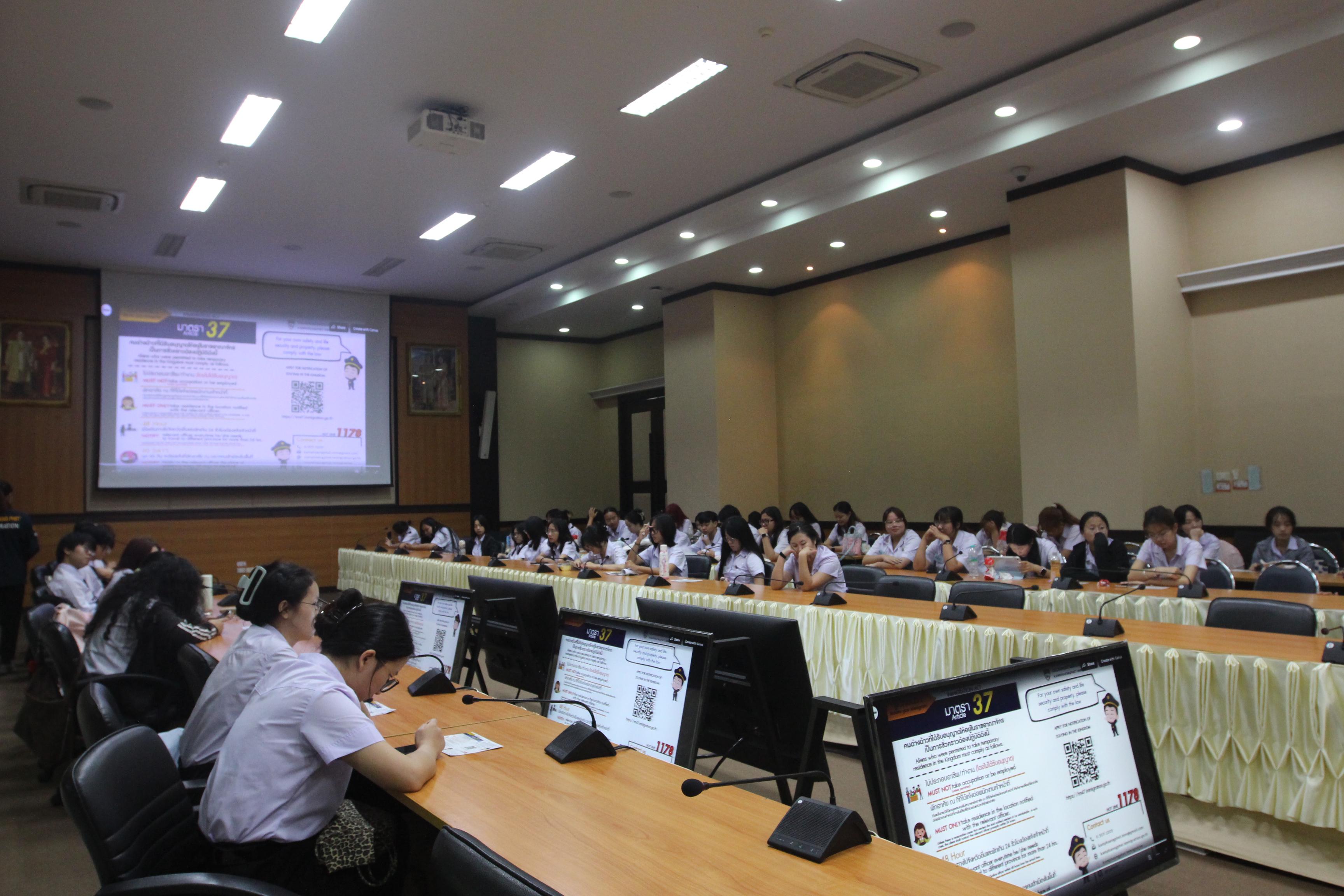 63. กิจกรรมอบรมให้ความรู้เกี่ยวกับงานตรวจคนเข้าเมือง งานจราจรและกฎหมายข้อควรรู้สำหรับนักศึกษาต่างชาติ ประจำปีการศึกษา 2568