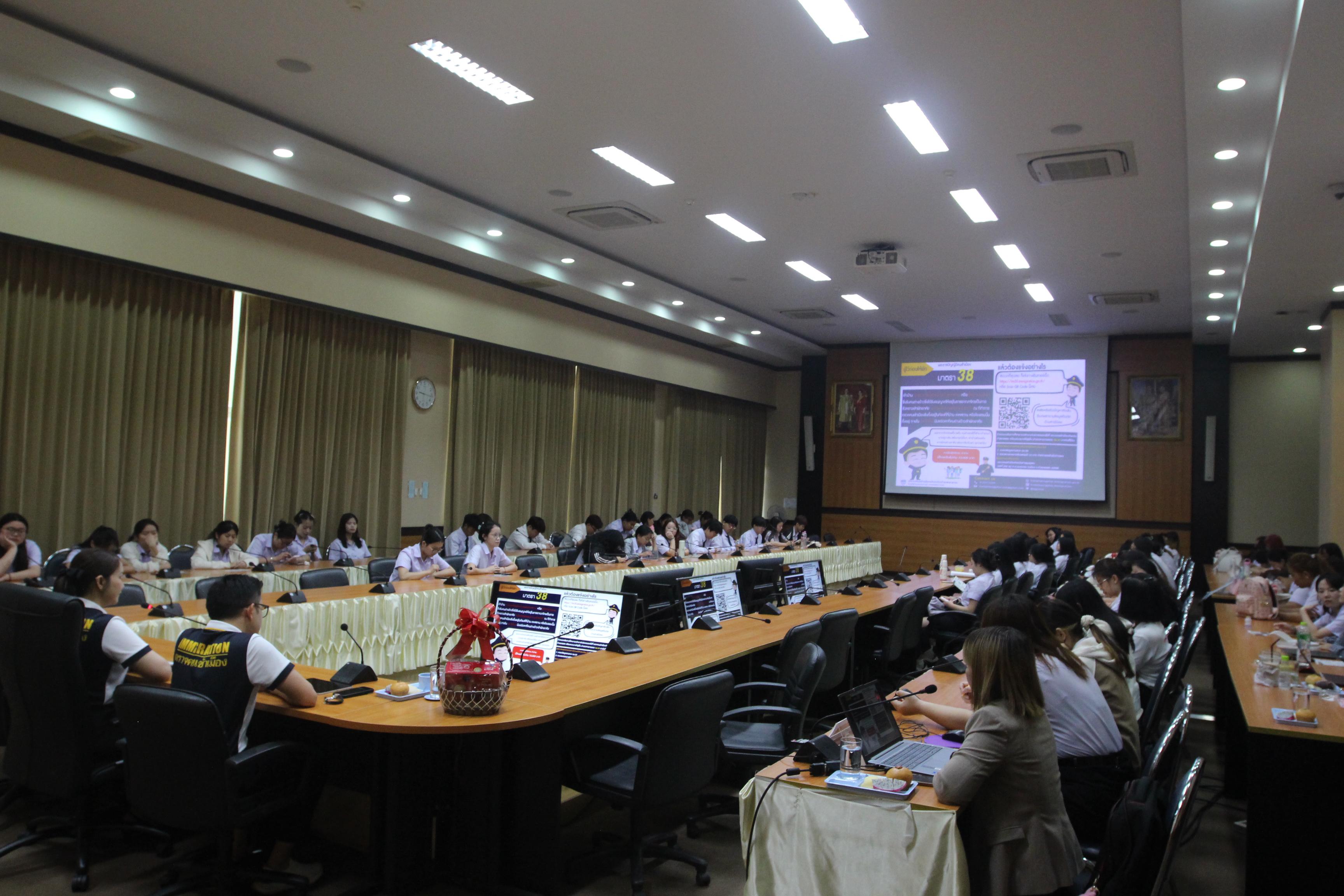 64. กิจกรรมอบรมให้ความรู้เกี่ยวกับงานตรวจคนเข้าเมือง งานจราจรและกฎหมายข้อควรรู้สำหรับนักศึกษาต่างชาติ ประจำปีการศึกษา 2568