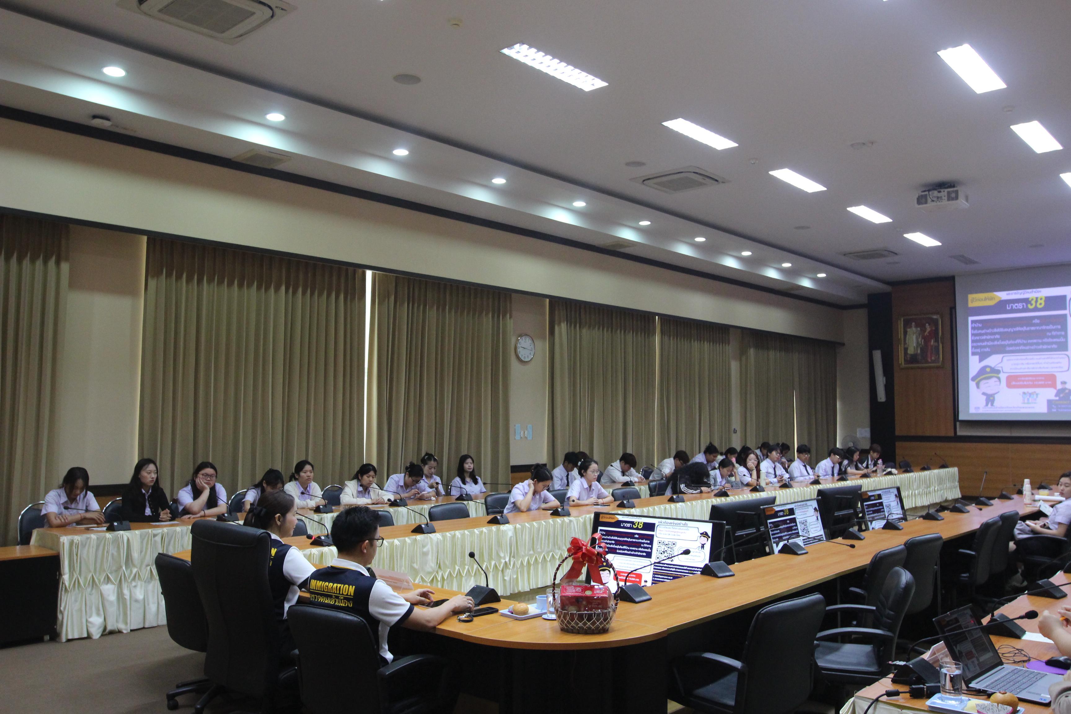 68. กิจกรรมอบรมให้ความรู้เกี่ยวกับงานตรวจคนเข้าเมือง งานจราจรและกฎหมายข้อควรรู้สำหรับนักศึกษาต่างชาติ ประจำปีการศึกษา 2568
