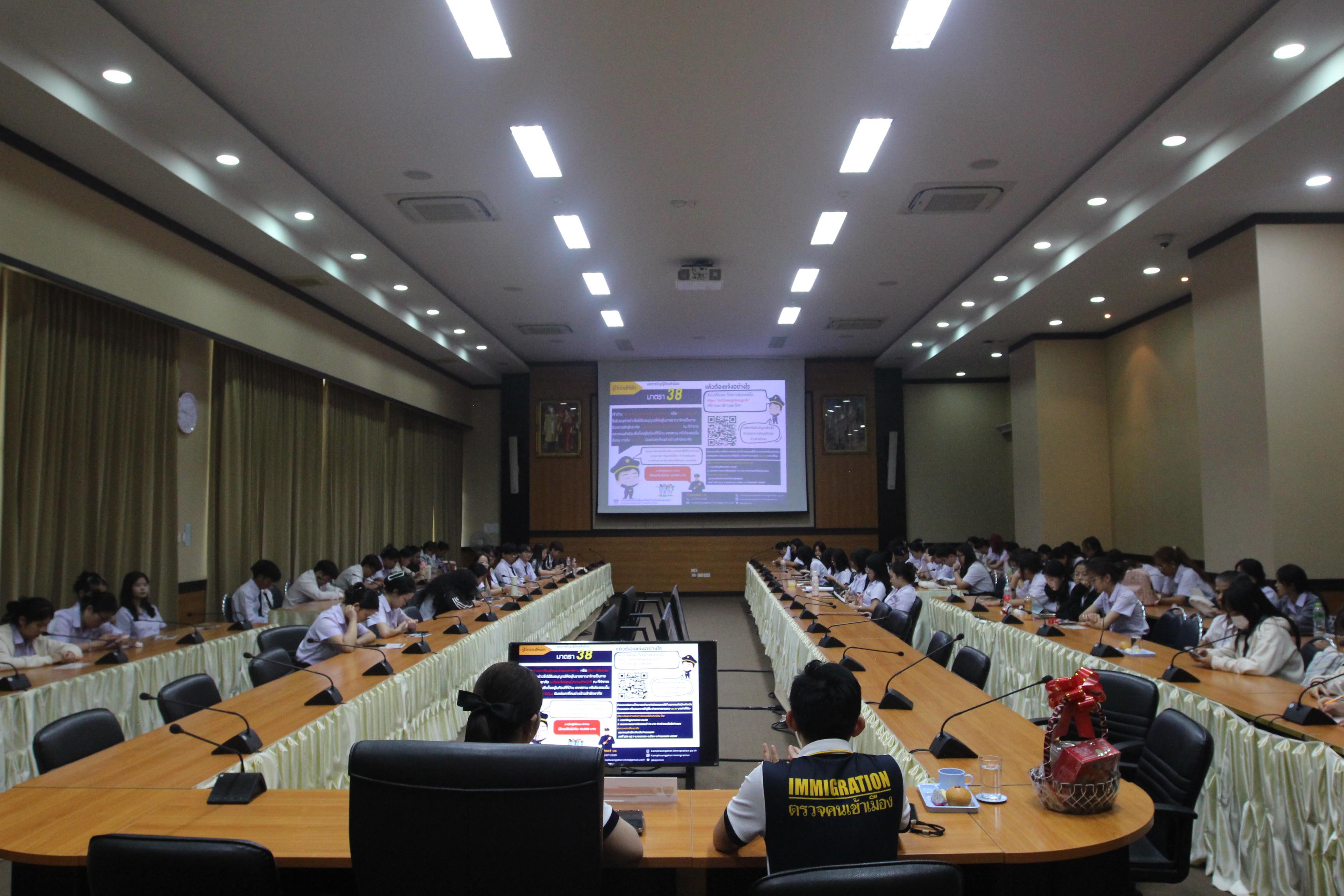 70. กิจกรรมอบรมให้ความรู้เกี่ยวกับงานตรวจคนเข้าเมือง งานจราจรและกฎหมายข้อควรรู้สำหรับนักศึกษาต่างชาติ ประจำปีการศึกษา 2568