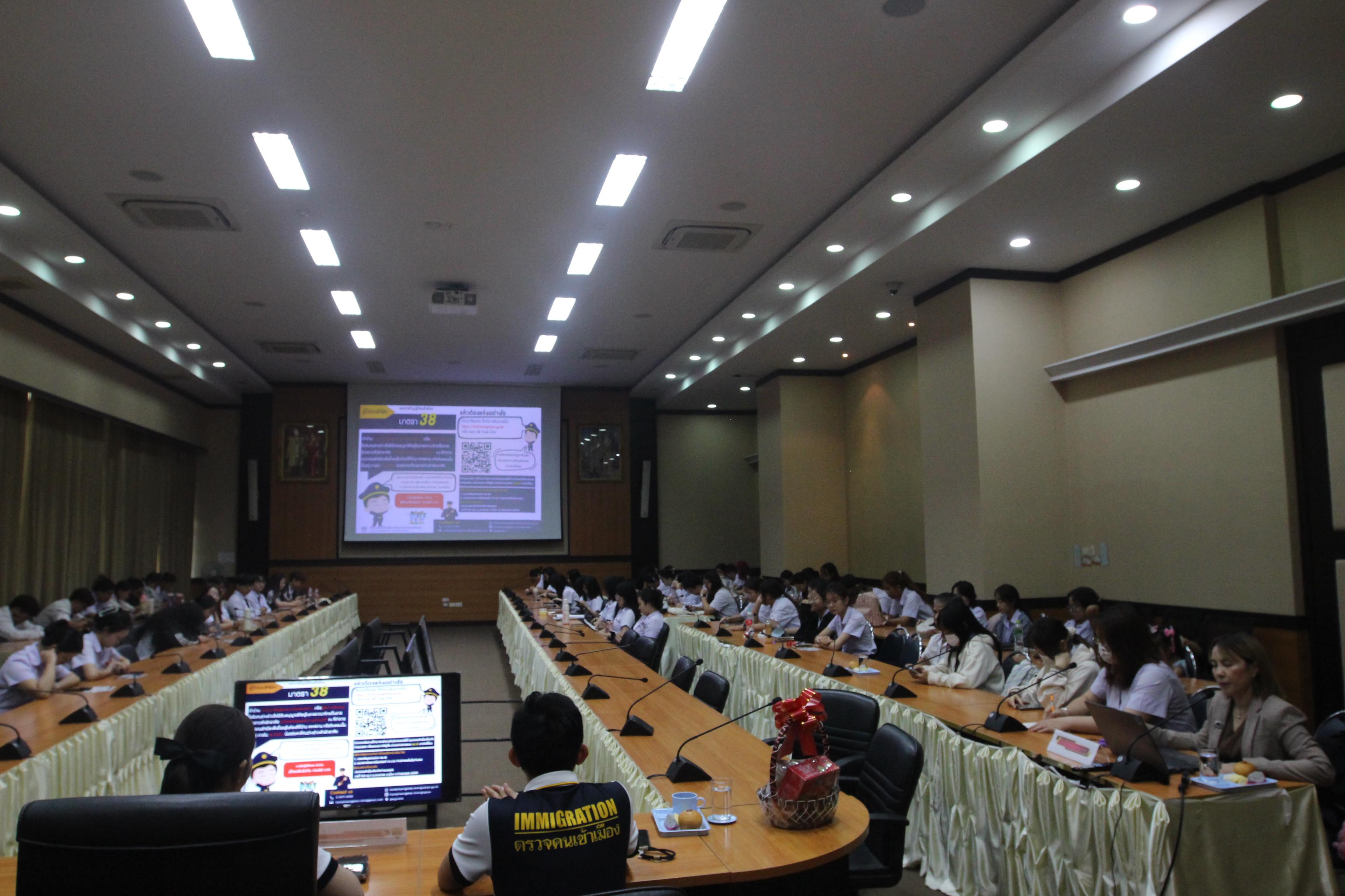 72. กิจกรรมอบรมให้ความรู้เกี่ยวกับงานตรวจคนเข้าเมือง งานจราจรและกฎหมายข้อควรรู้สำหรับนักศึกษาต่างชาติ ประจำปีการศึกษา 2568