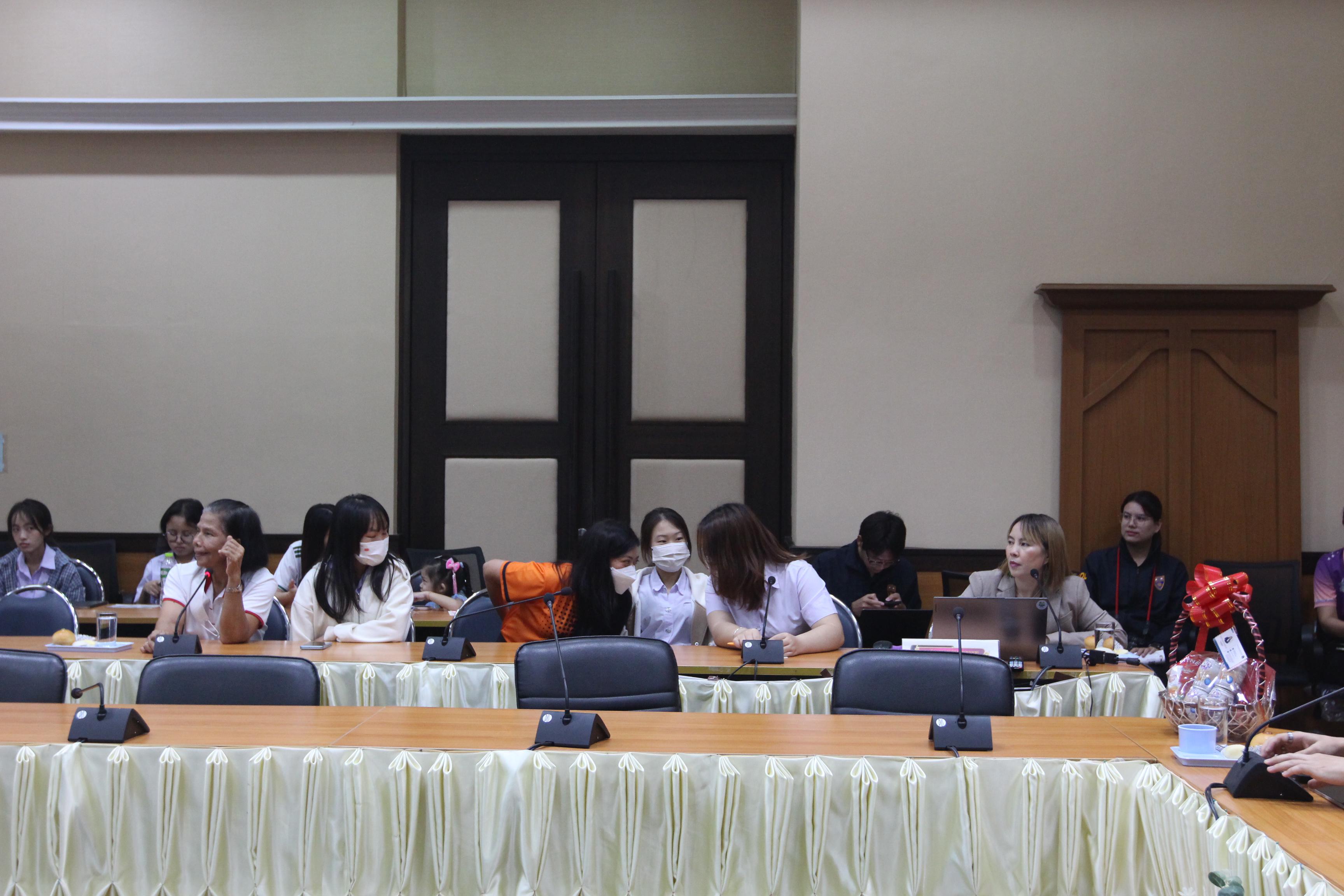 77. กิจกรรมอบรมให้ความรู้เกี่ยวกับงานตรวจคนเข้าเมือง งานจราจรและกฎหมายข้อควรรู้สำหรับนักศึกษาต่างชาติ ประจำปีการศึกษา 2568