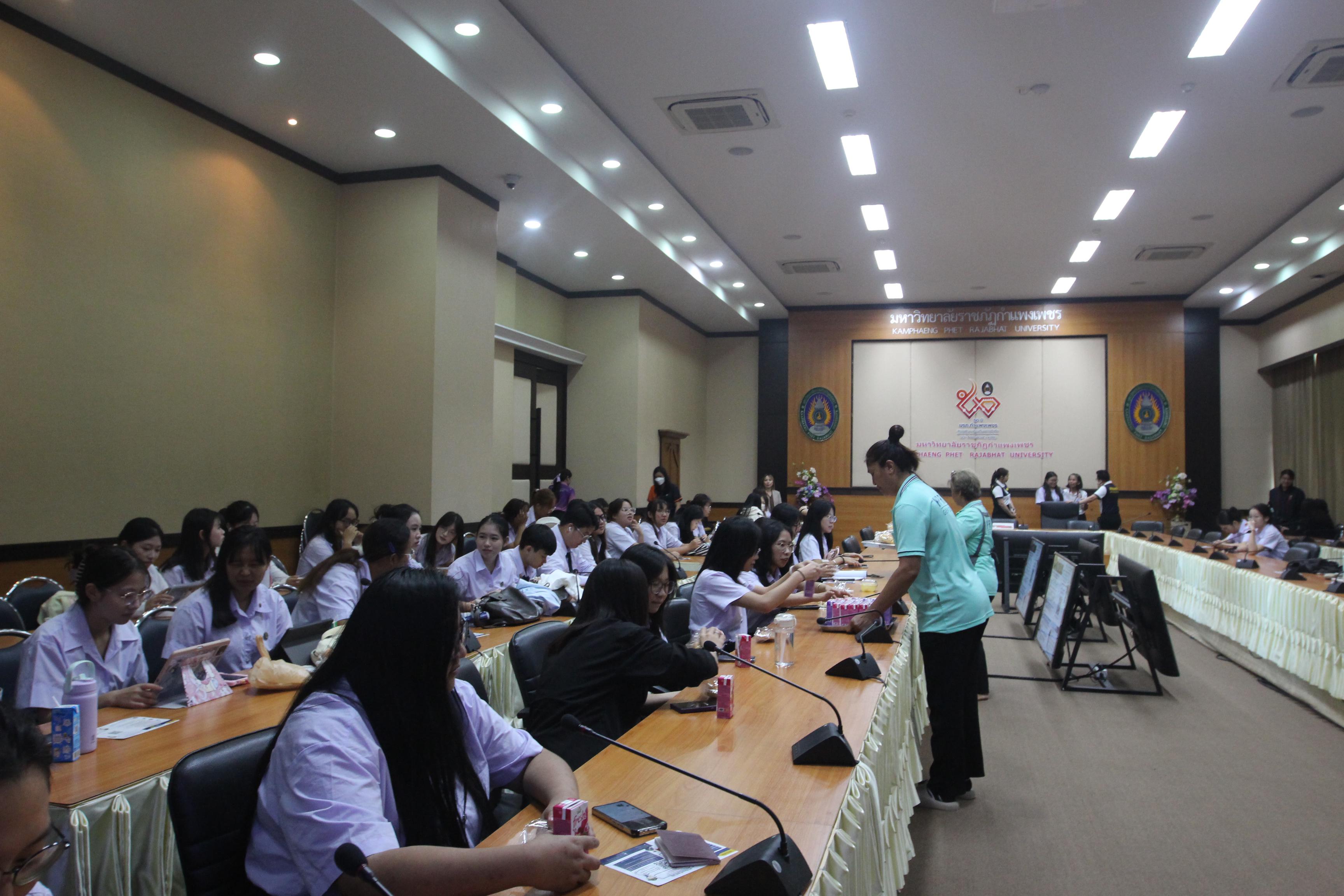 98. กิจกรรมอบรมให้ความรู้เกี่ยวกับงานตรวจคนเข้าเมือง งานจราจรและกฎหมายข้อควรรู้สำหรับนักศึกษาต่างชาติ ประจำปีการศึกษา 2568