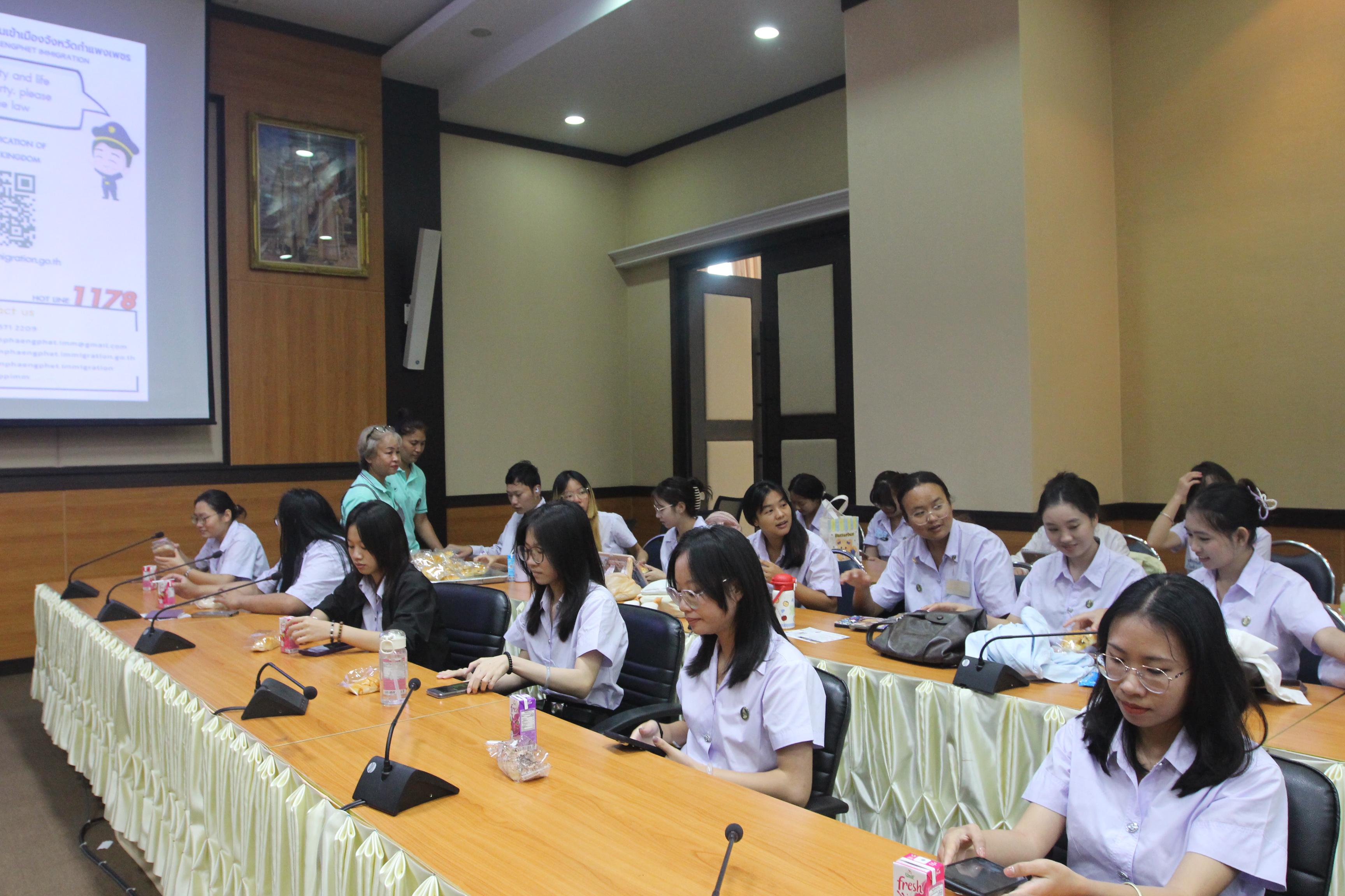 100. กิจกรรมอบรมให้ความรู้เกี่ยวกับงานตรวจคนเข้าเมือง งานจราจรและกฎหมายข้อควรรู้สำหรับนักศึกษาต่างชาติ ประจำปีการศึกษา 2568