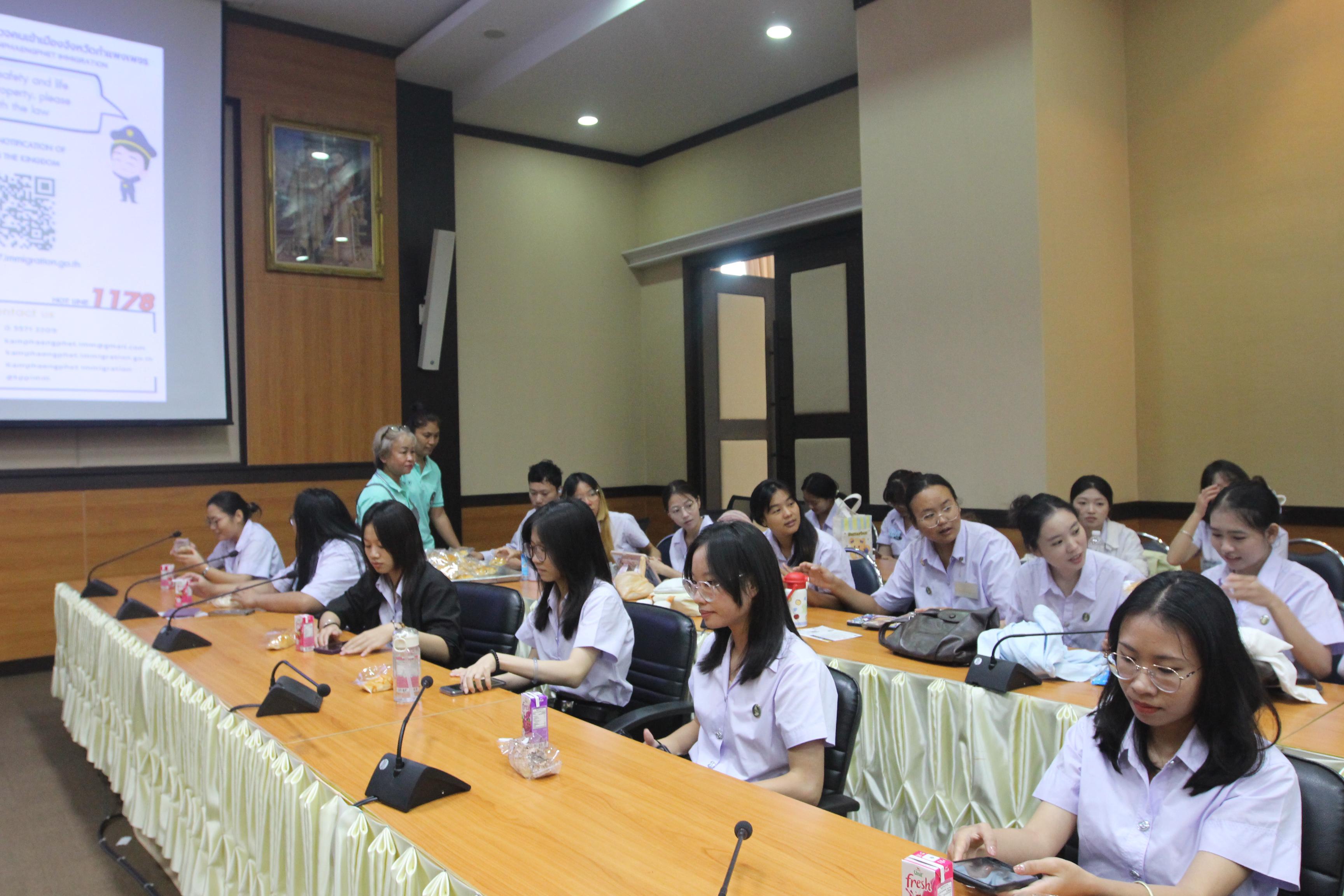 101. กิจกรรมอบรมให้ความรู้เกี่ยวกับงานตรวจคนเข้าเมือง งานจราจรและกฎหมายข้อควรรู้สำหรับนักศึกษาต่างชาติ ประจำปีการศึกษา 2568