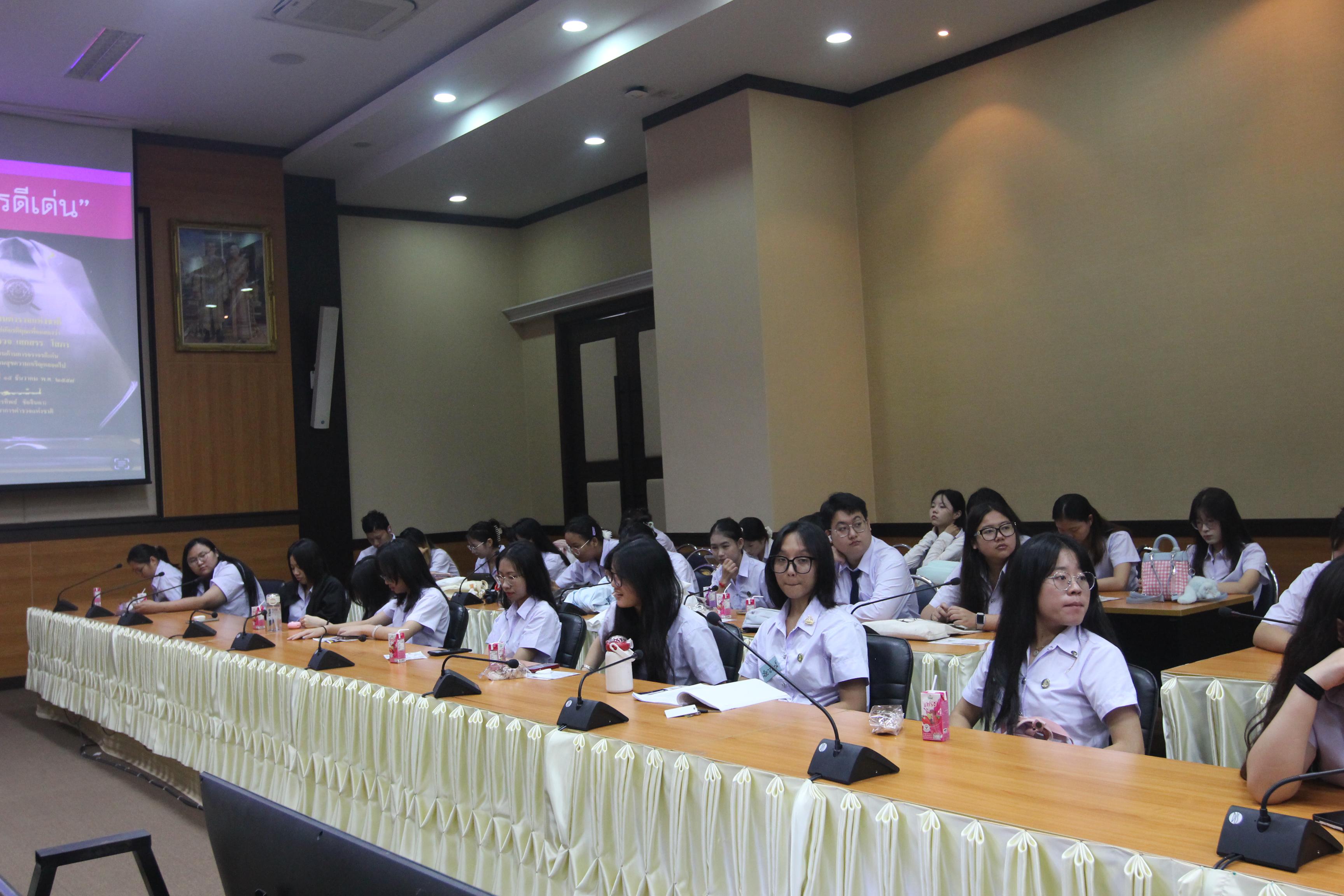 119. กิจกรรมอบรมให้ความรู้เกี่ยวกับงานตรวจคนเข้าเมือง งานจราจรและกฎหมายข้อควรรู้สำหรับนักศึกษาต่างชาติ ประจำปีการศึกษา 2568