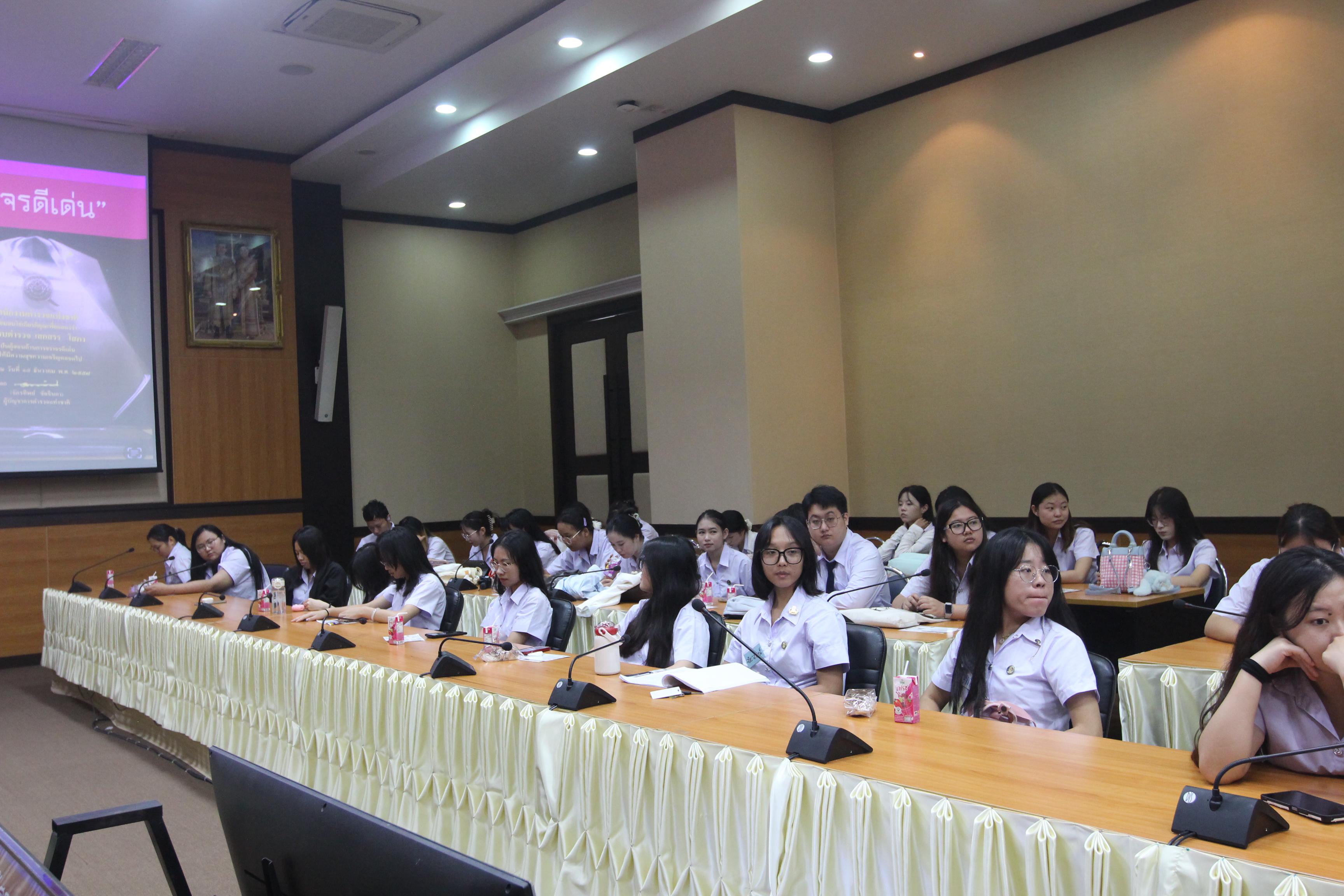 120. กิจกรรมอบรมให้ความรู้เกี่ยวกับงานตรวจคนเข้าเมือง งานจราจรและกฎหมายข้อควรรู้สำหรับนักศึกษาต่างชาติ ประจำปีการศึกษา 2568