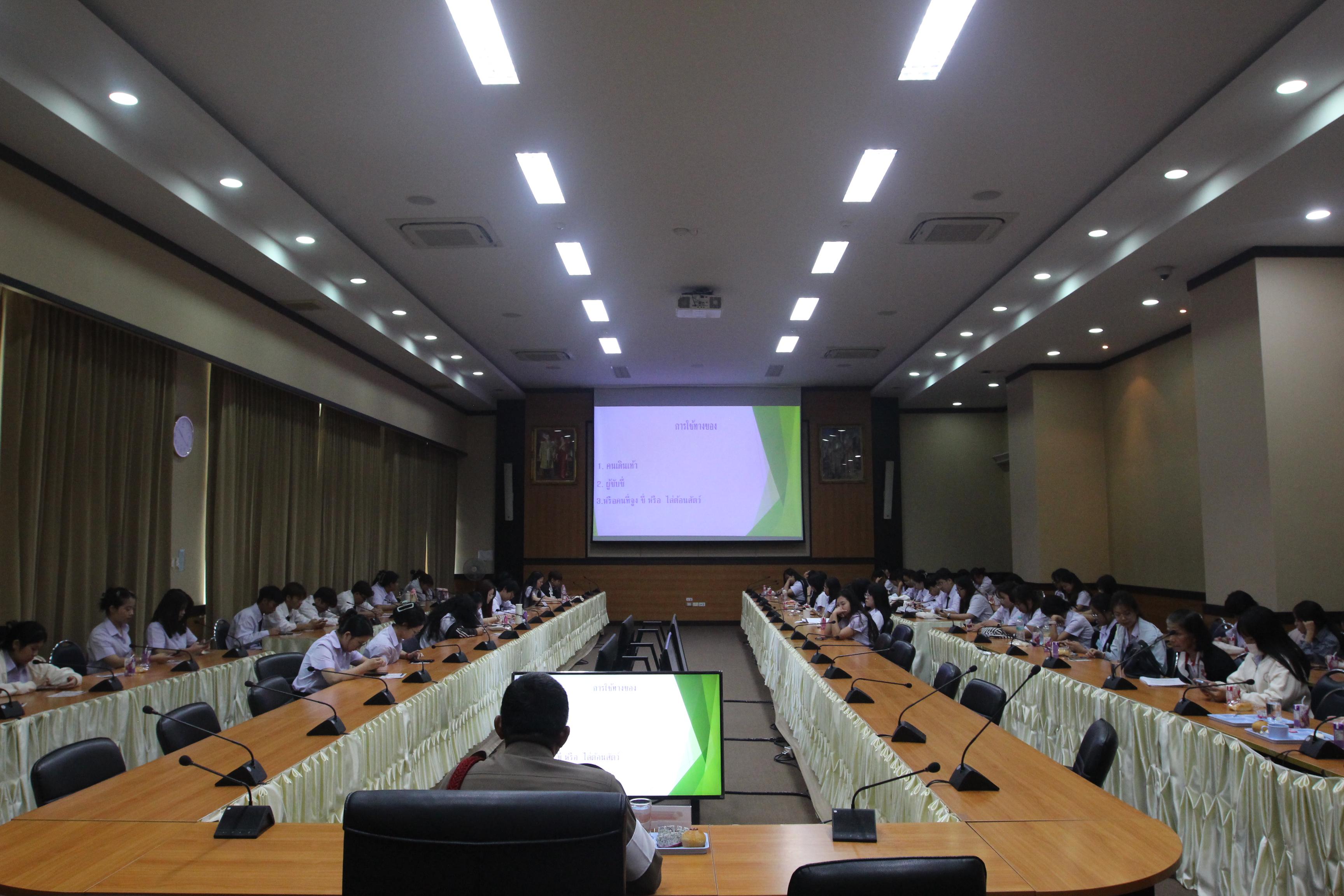 123. กิจกรรมอบรมให้ความรู้เกี่ยวกับงานตรวจคนเข้าเมือง งานจราจรและกฎหมายข้อควรรู้สำหรับนักศึกษาต่างชาติ ประจำปีการศึกษา 2568