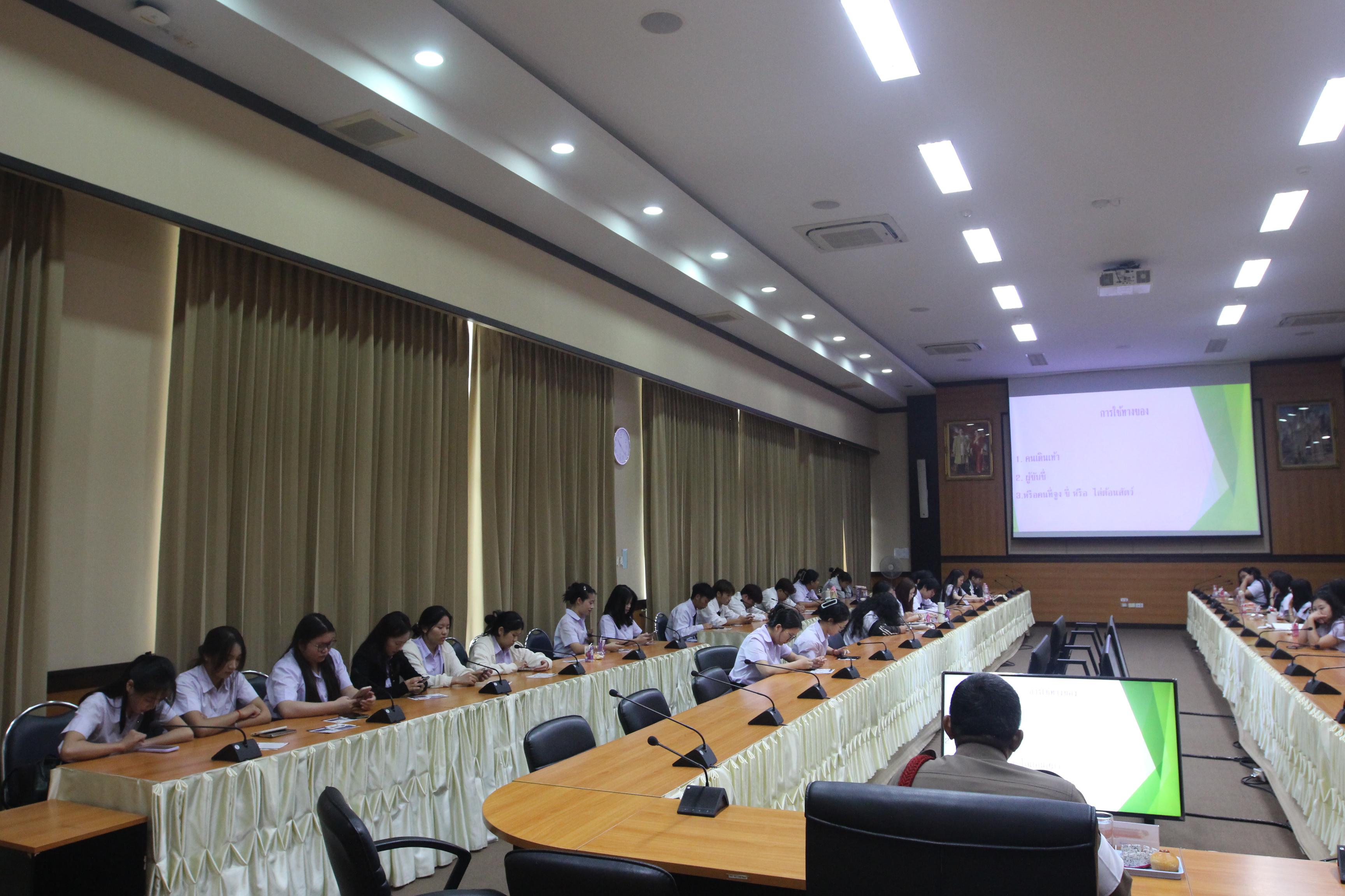 125. กิจกรรมอบรมให้ความรู้เกี่ยวกับงานตรวจคนเข้าเมือง งานจราจรและกฎหมายข้อควรรู้สำหรับนักศึกษาต่างชาติ ประจำปีการศึกษา 2568