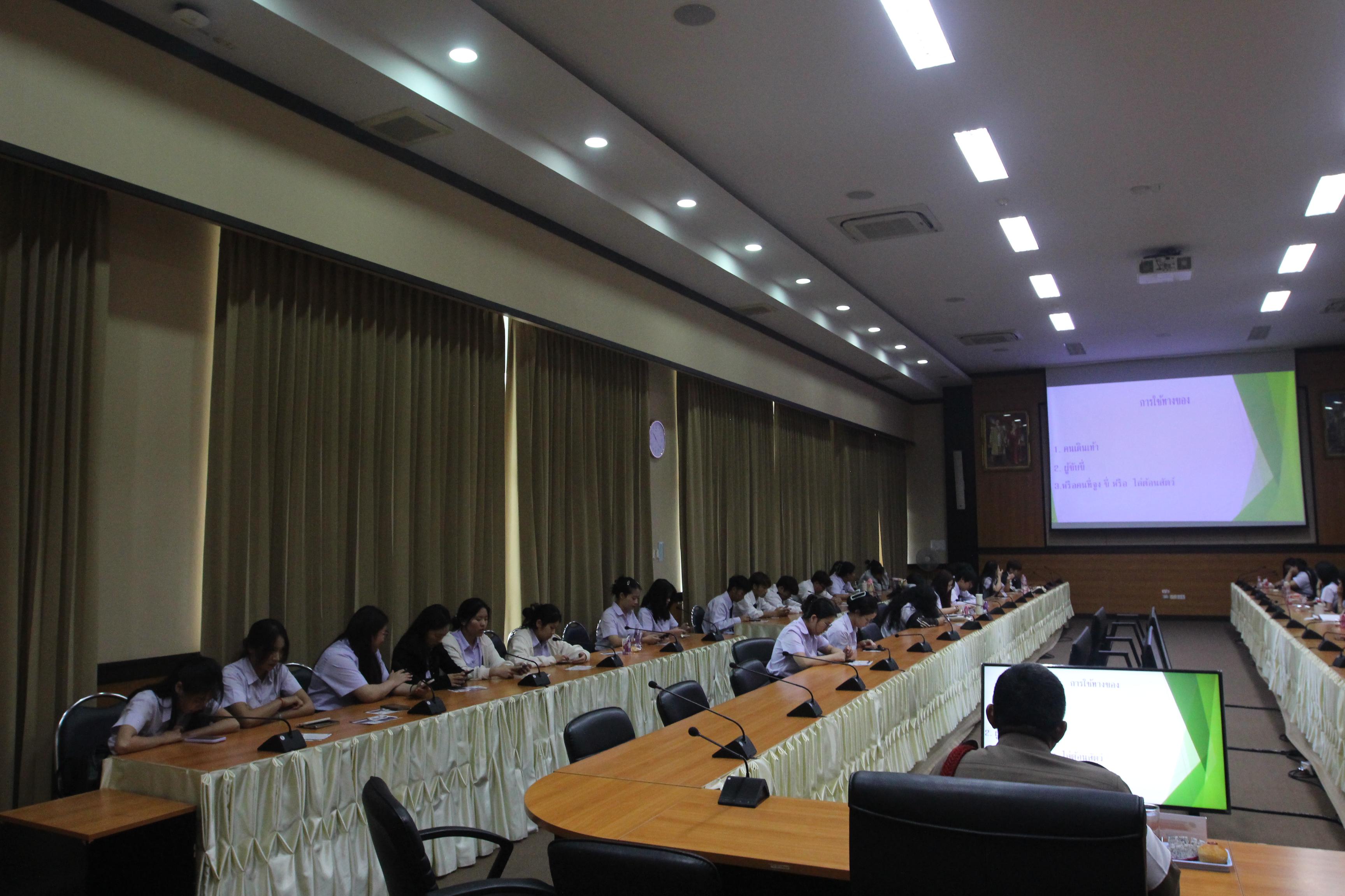 128. กิจกรรมอบรมให้ความรู้เกี่ยวกับงานตรวจคนเข้าเมือง งานจราจรและกฎหมายข้อควรรู้สำหรับนักศึกษาต่างชาติ ประจำปีการศึกษา 2568