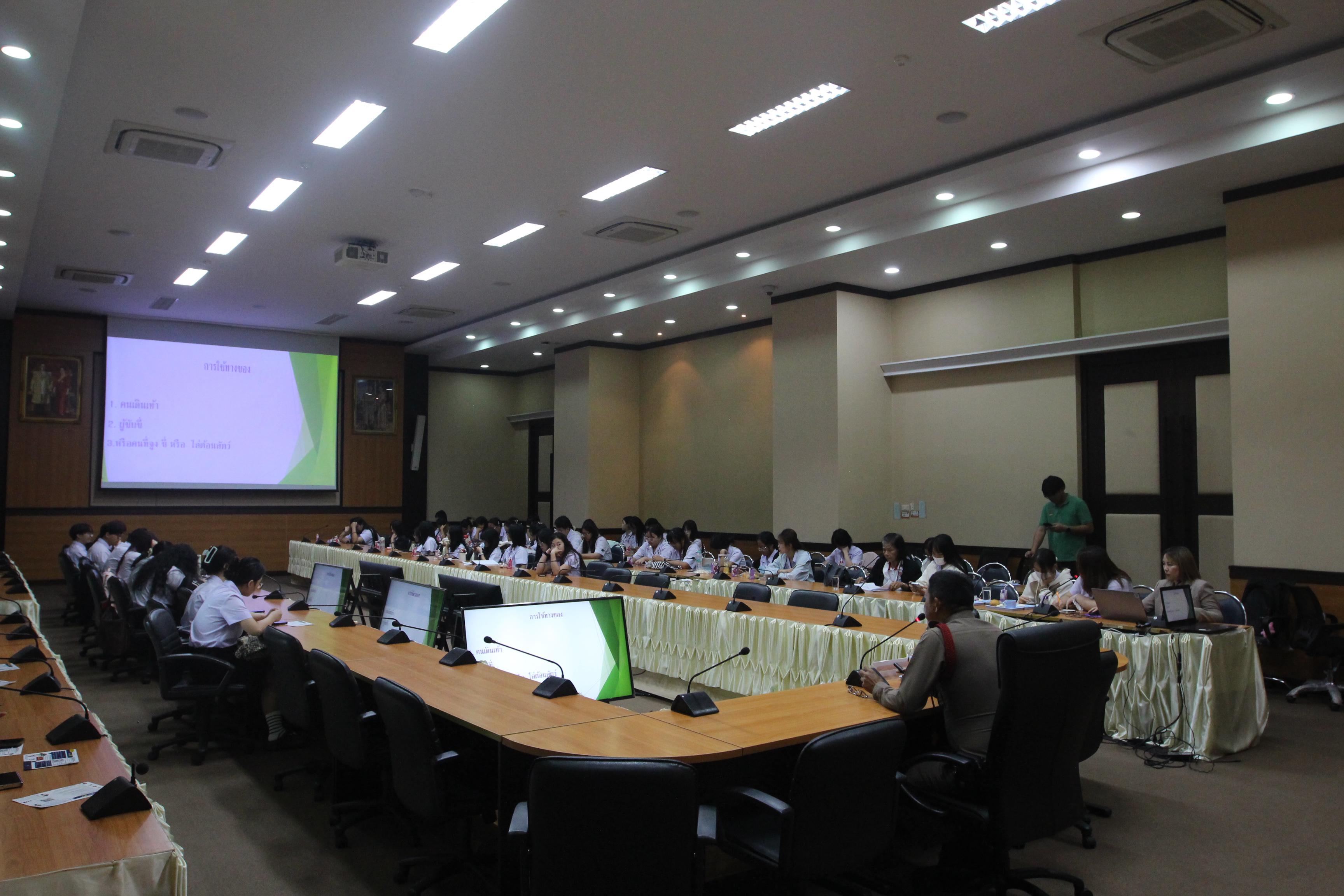 130. กิจกรรมอบรมให้ความรู้เกี่ยวกับงานตรวจคนเข้าเมือง งานจราจรและกฎหมายข้อควรรู้สำหรับนักศึกษาต่างชาติ ประจำปีการศึกษา 2568