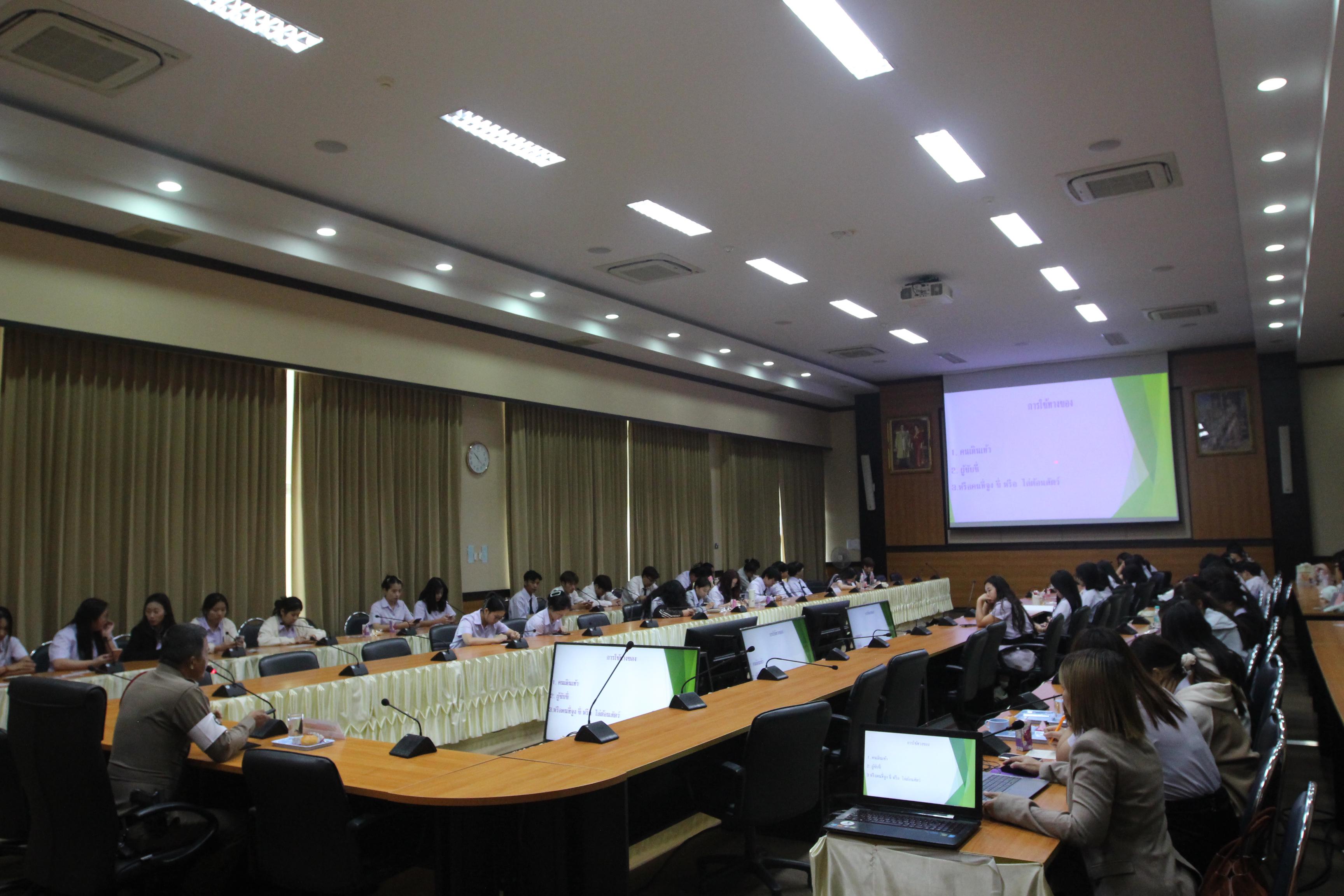 132. กิจกรรมอบรมให้ความรู้เกี่ยวกับงานตรวจคนเข้าเมือง งานจราจรและกฎหมายข้อควรรู้สำหรับนักศึกษาต่างชาติ ประจำปีการศึกษา 2568