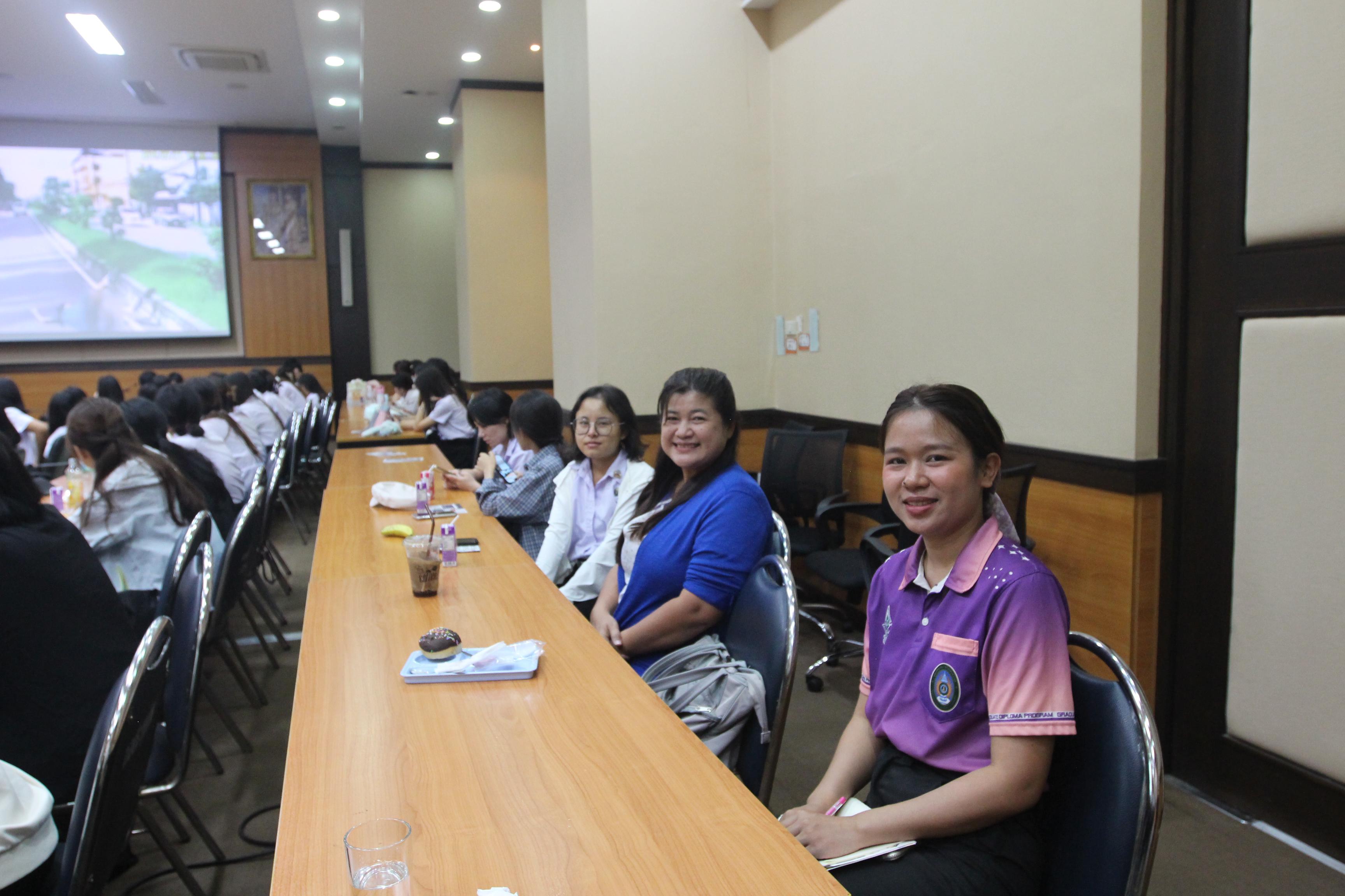 136. กิจกรรมอบรมให้ความรู้เกี่ยวกับงานตรวจคนเข้าเมือง งานจราจรและกฎหมายข้อควรรู้สำหรับนักศึกษาต่างชาติ ประจำปีการศึกษา 2568