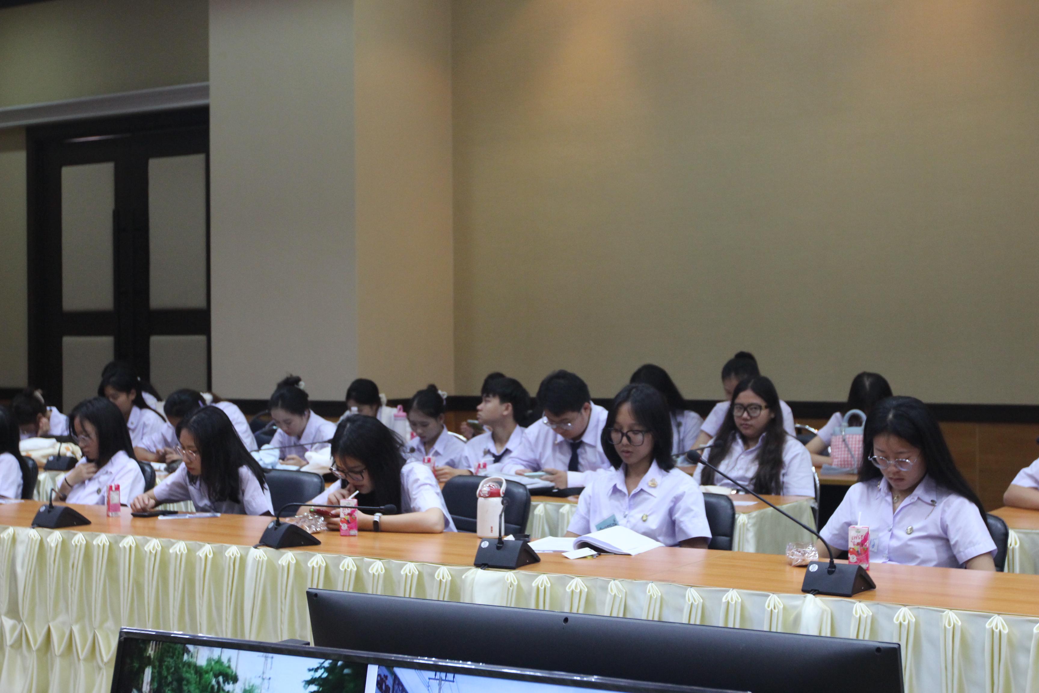 143. กิจกรรมอบรมให้ความรู้เกี่ยวกับงานตรวจคนเข้าเมือง งานจราจรและกฎหมายข้อควรรู้สำหรับนักศึกษาต่างชาติ ประจำปีการศึกษา 2568