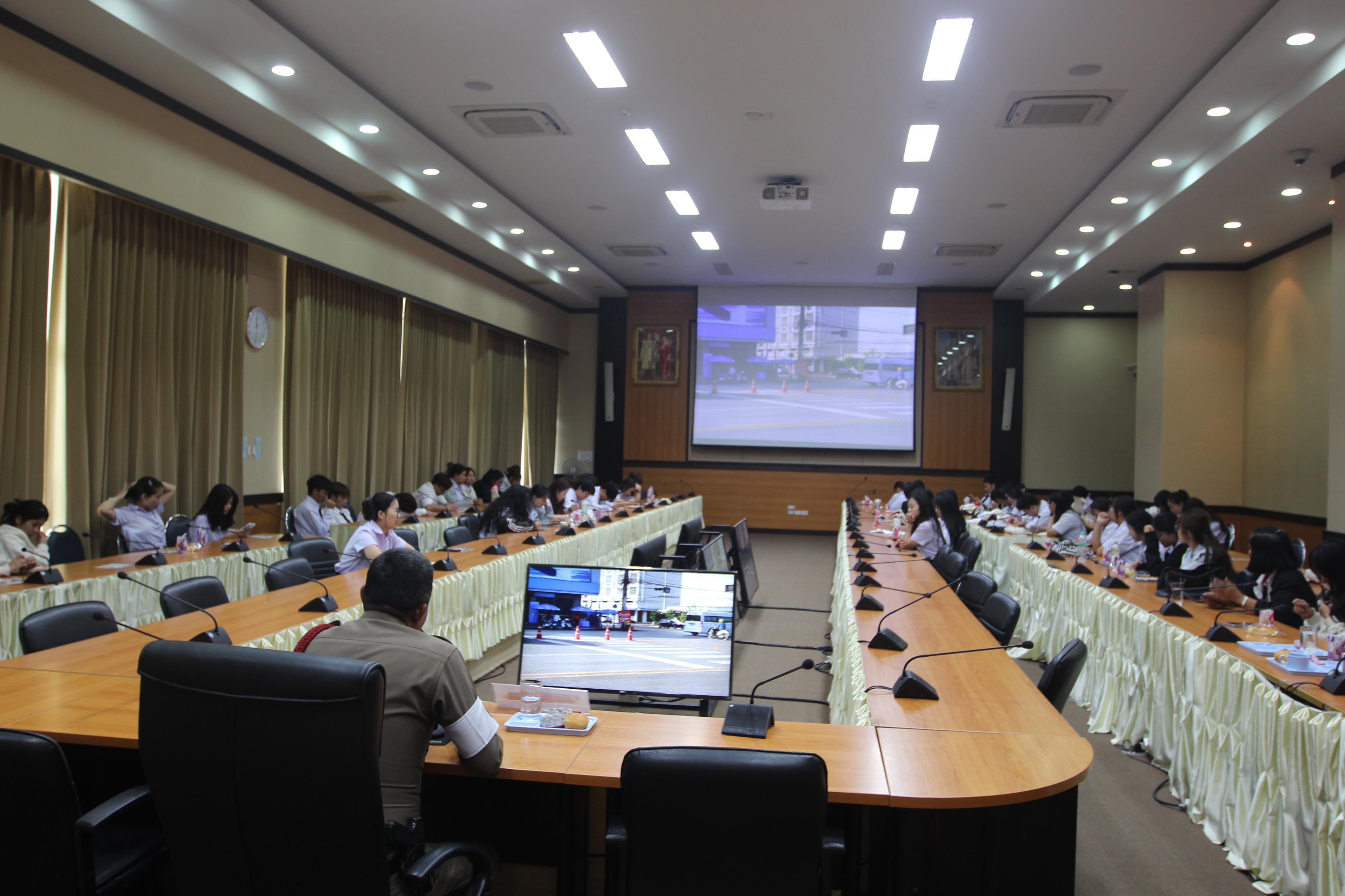 153. กิจกรรมอบรมให้ความรู้เกี่ยวกับงานตรวจคนเข้าเมือง งานจราจรและกฎหมายข้อควรรู้สำหรับนักศึกษาต่างชาติ ประจำปีการศึกษา 2568