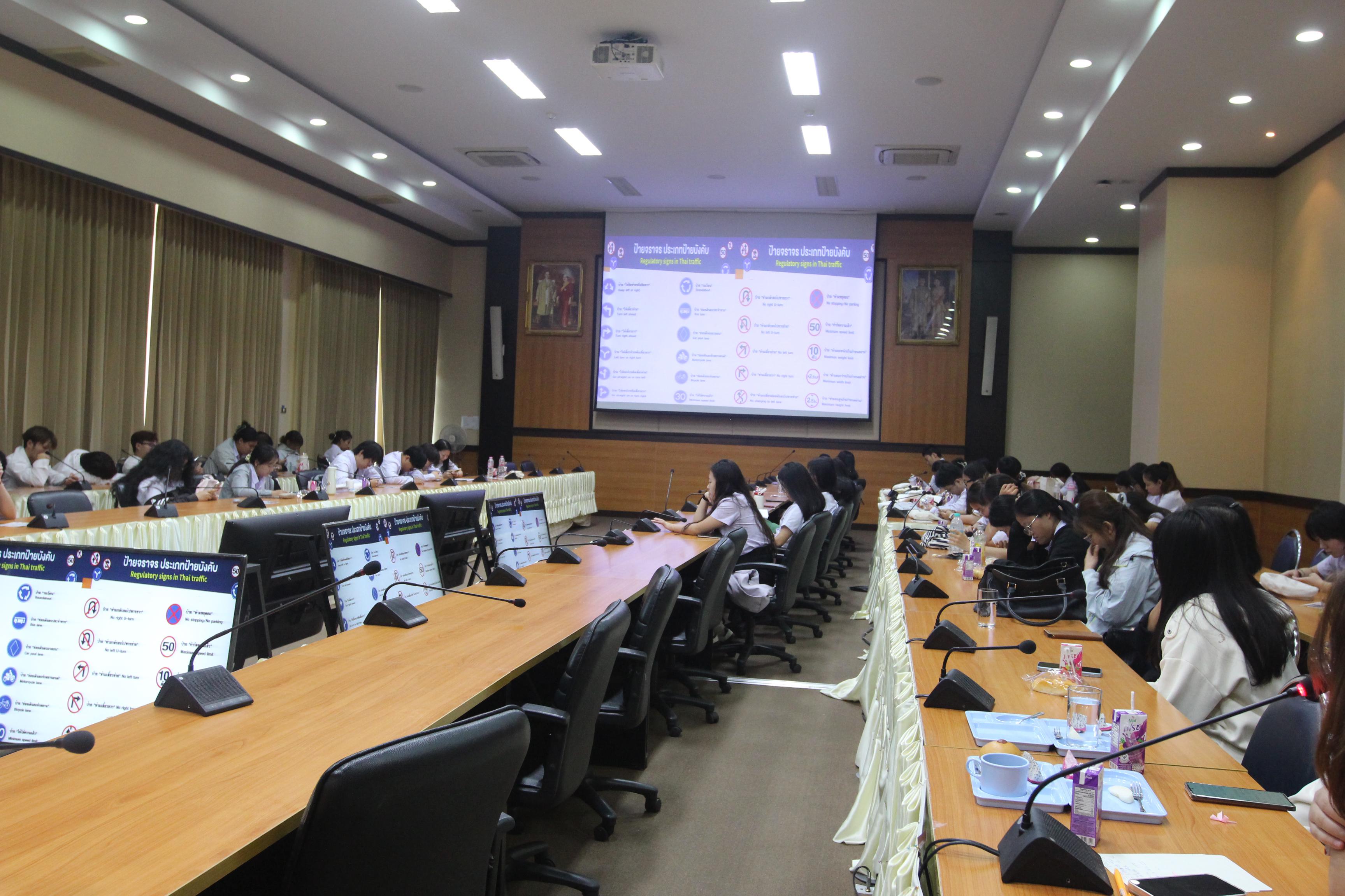 159. กิจกรรมอบรมให้ความรู้เกี่ยวกับงานตรวจคนเข้าเมือง งานจราจรและกฎหมายข้อควรรู้สำหรับนักศึกษาต่างชาติ ประจำปีการศึกษา 2568