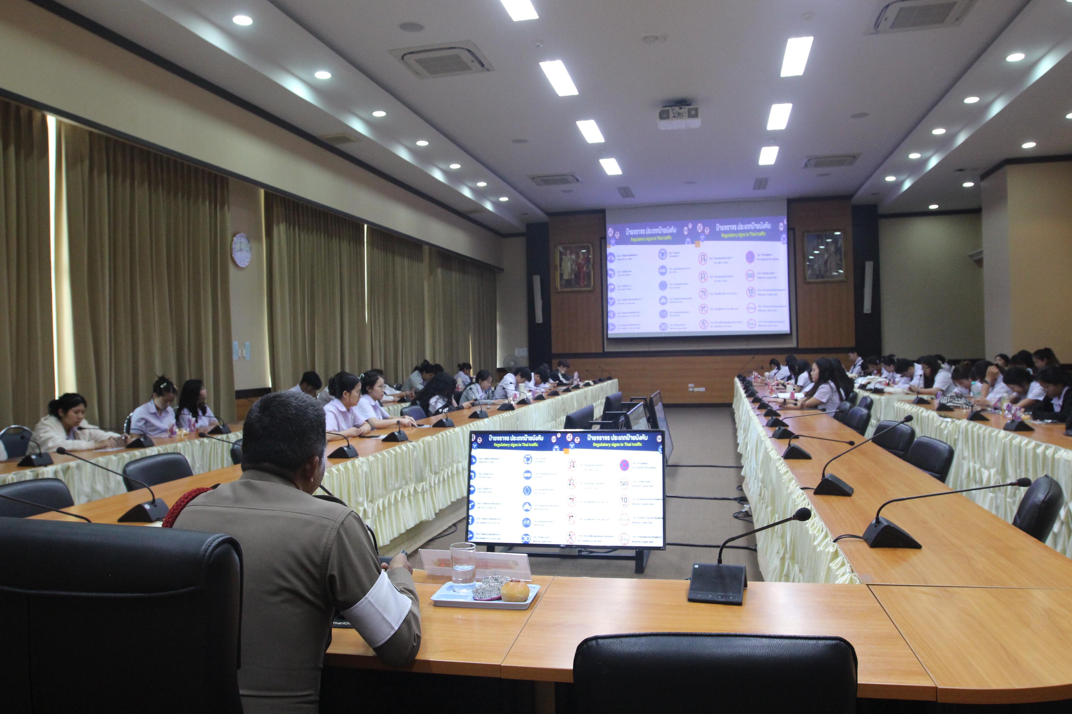 160. กิจกรรมอบรมให้ความรู้เกี่ยวกับงานตรวจคนเข้าเมือง งานจราจรและกฎหมายข้อควรรู้สำหรับนักศึกษาต่างชาติ ประจำปีการศึกษา 2568