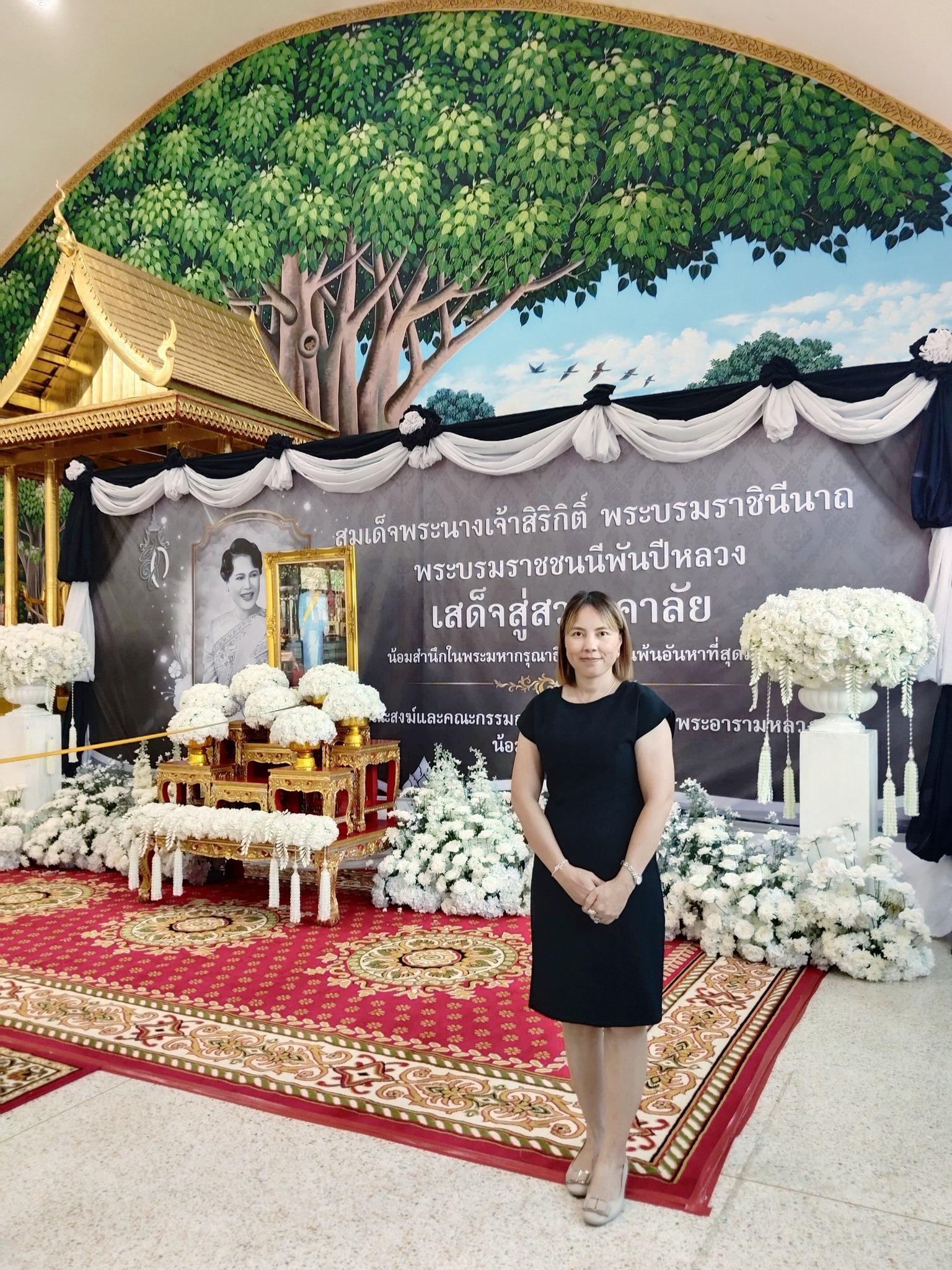 บุคลากรงานวิเทศสัมพันธ์ฯ เข้าร่วมพิธีถวายน้ำสรงพระบรมศพเบื้องหน้าพระฉายาลักษณ์ สมเด็จพระนางเจ้าสิริกิตต์ พระบรมราชินีนาถ พระบรมราชชนนีพันปีหลวง