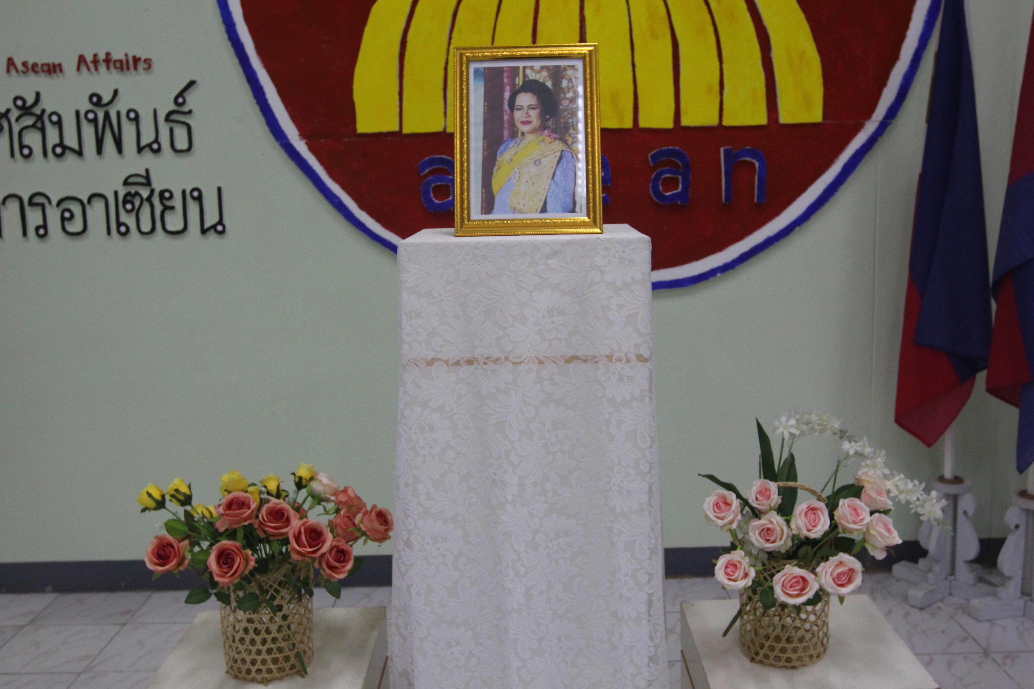 10. พิธีจุดเทียนน้อมรำลึกในพระมหากรุณาธิคุณ สมเด็จพระนางเจ้าสิริกิตต์ พระบรมราชินีนาถ พระบรมราชชนนีพันปีหลวง