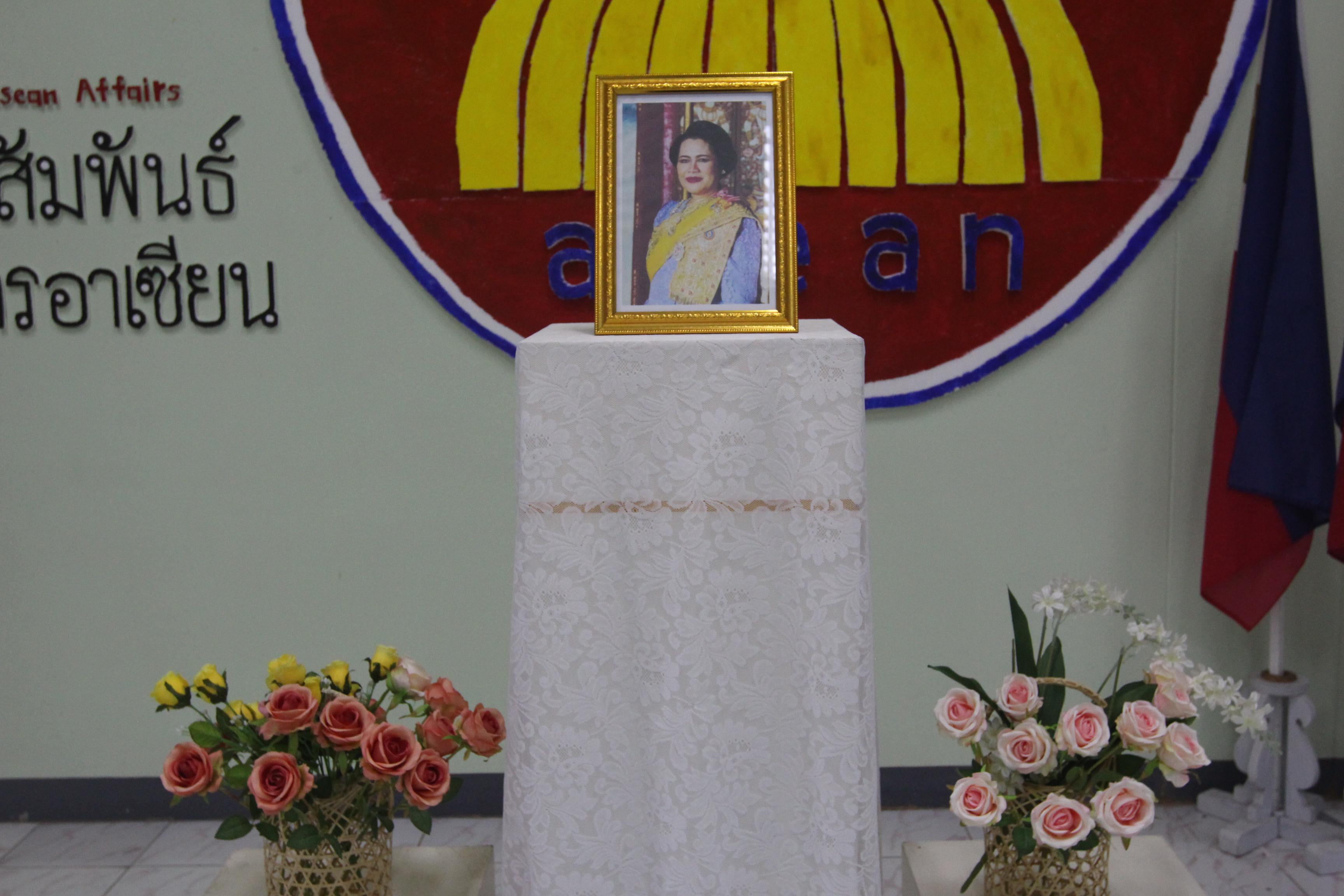 11. พิธีจุดเทียนน้อมรำลึกในพระมหากรุณาธิคุณ สมเด็จพระนางเจ้าสิริกิตต์ พระบรมราชินีนาถ พระบรมราชชนนีพันปีหลวง