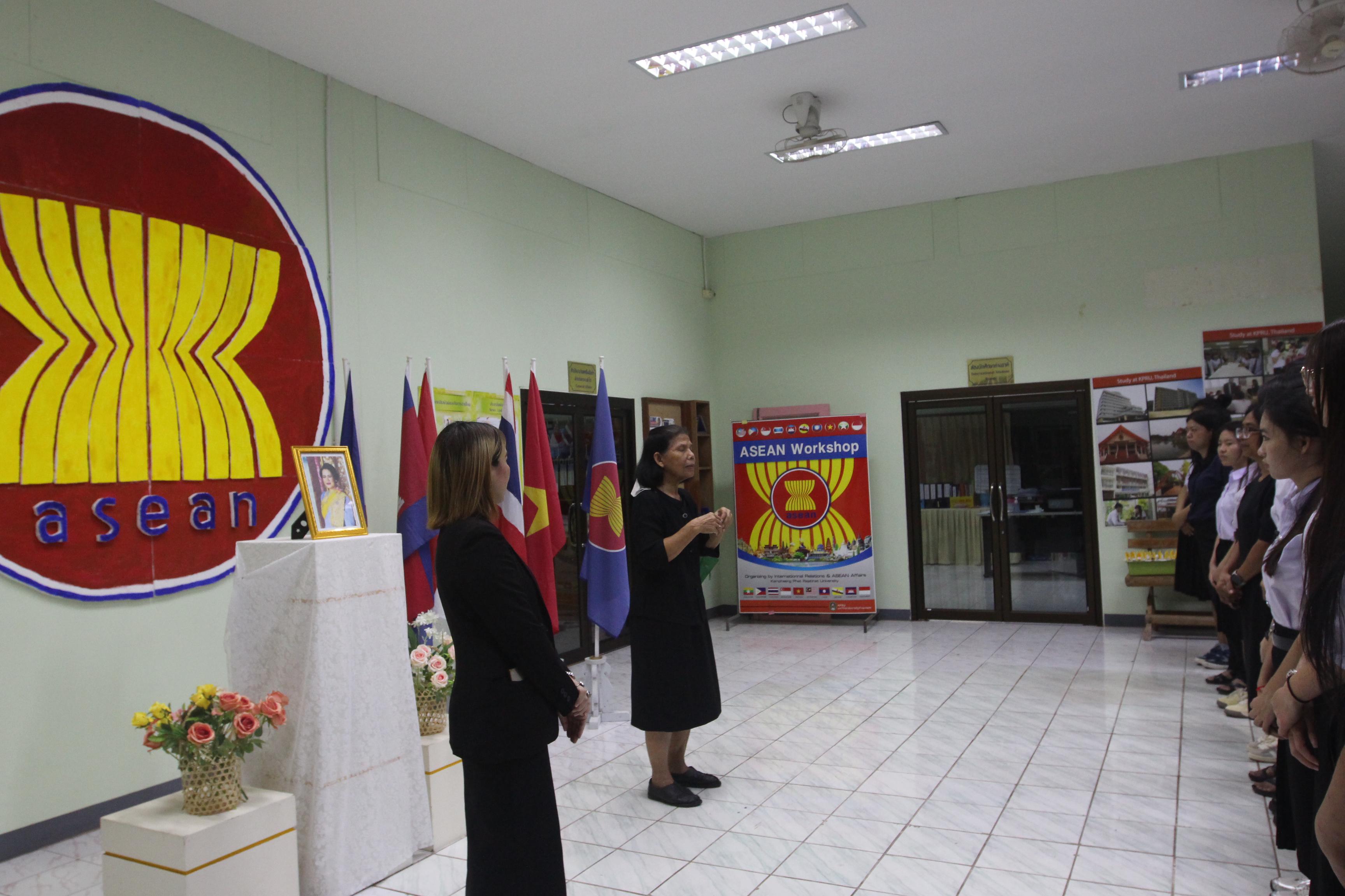 21. พิธีจุดเทียนน้อมรำลึกในพระมหากรุณาธิคุณ สมเด็จพระนางเจ้าสิริกิตต์ พระบรมราชินีนาถ พระบรมราชชนนีพันปีหลวง
