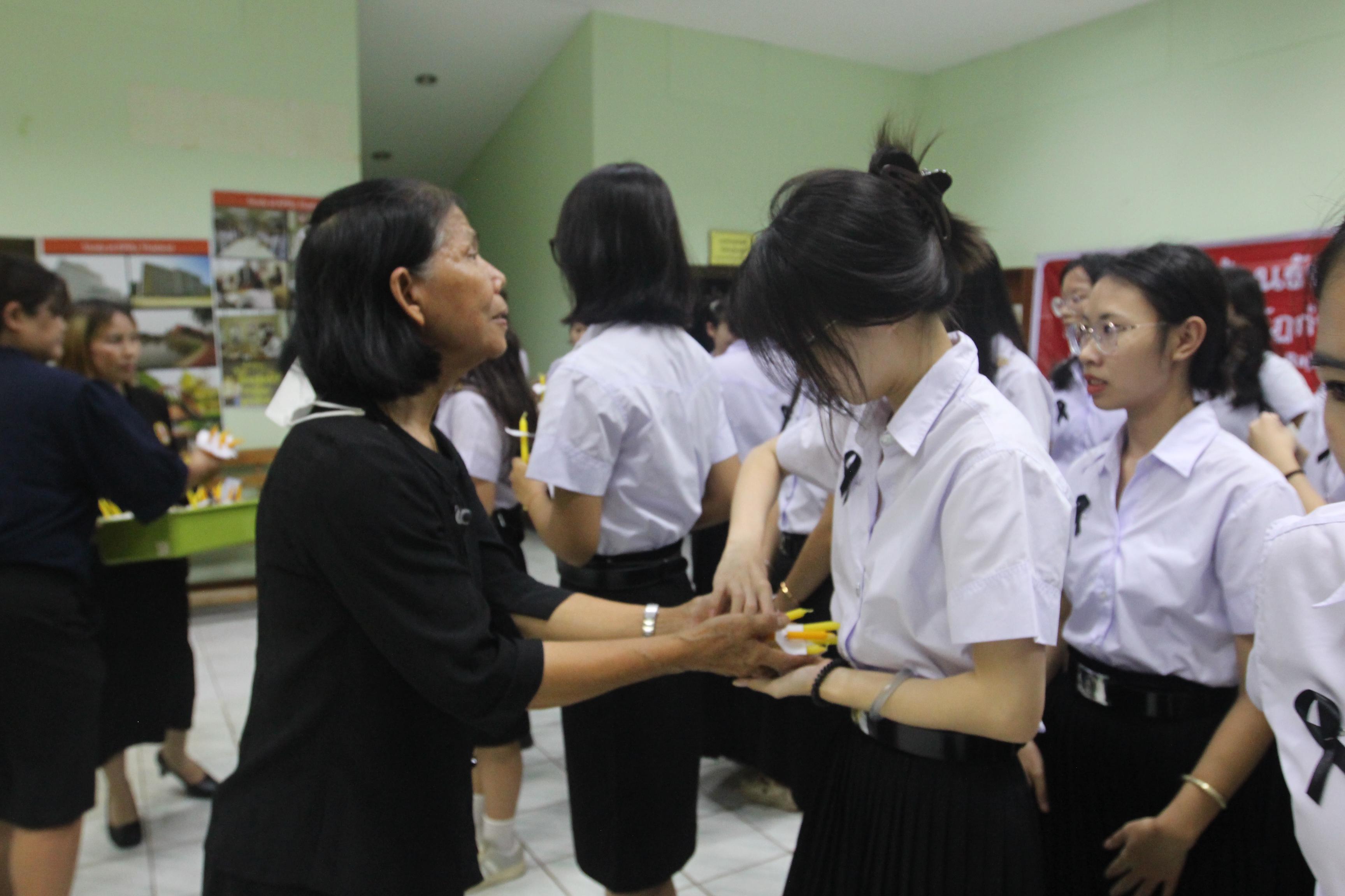 30. พิธีจุดเทียนน้อมรำลึกในพระมหากรุณาธิคุณ สมเด็จพระนางเจ้าสิริกิตต์ พระบรมราชินีนาถ พระบรมราชชนนีพันปีหลวง