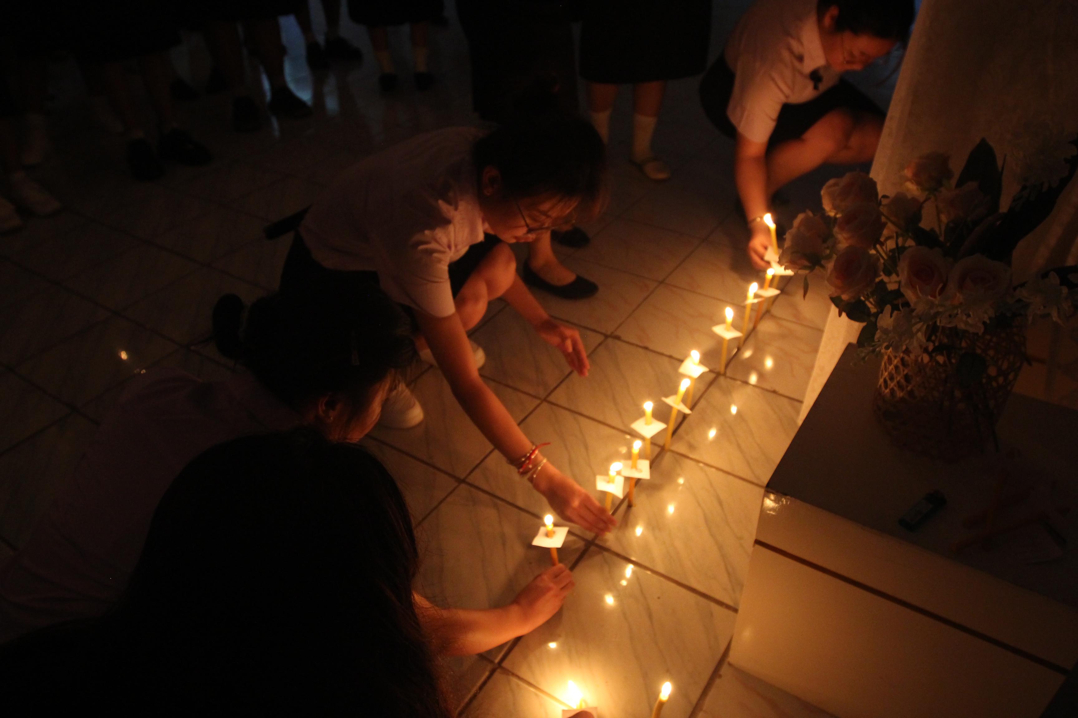 50. พิธีจุดเทียนน้อมรำลึกในพระมหากรุณาธิคุณ สมเด็จพระนางเจ้าสิริกิตต์ พระบรมราชินีนาถ พระบรมราชชนนีพันปีหลวง