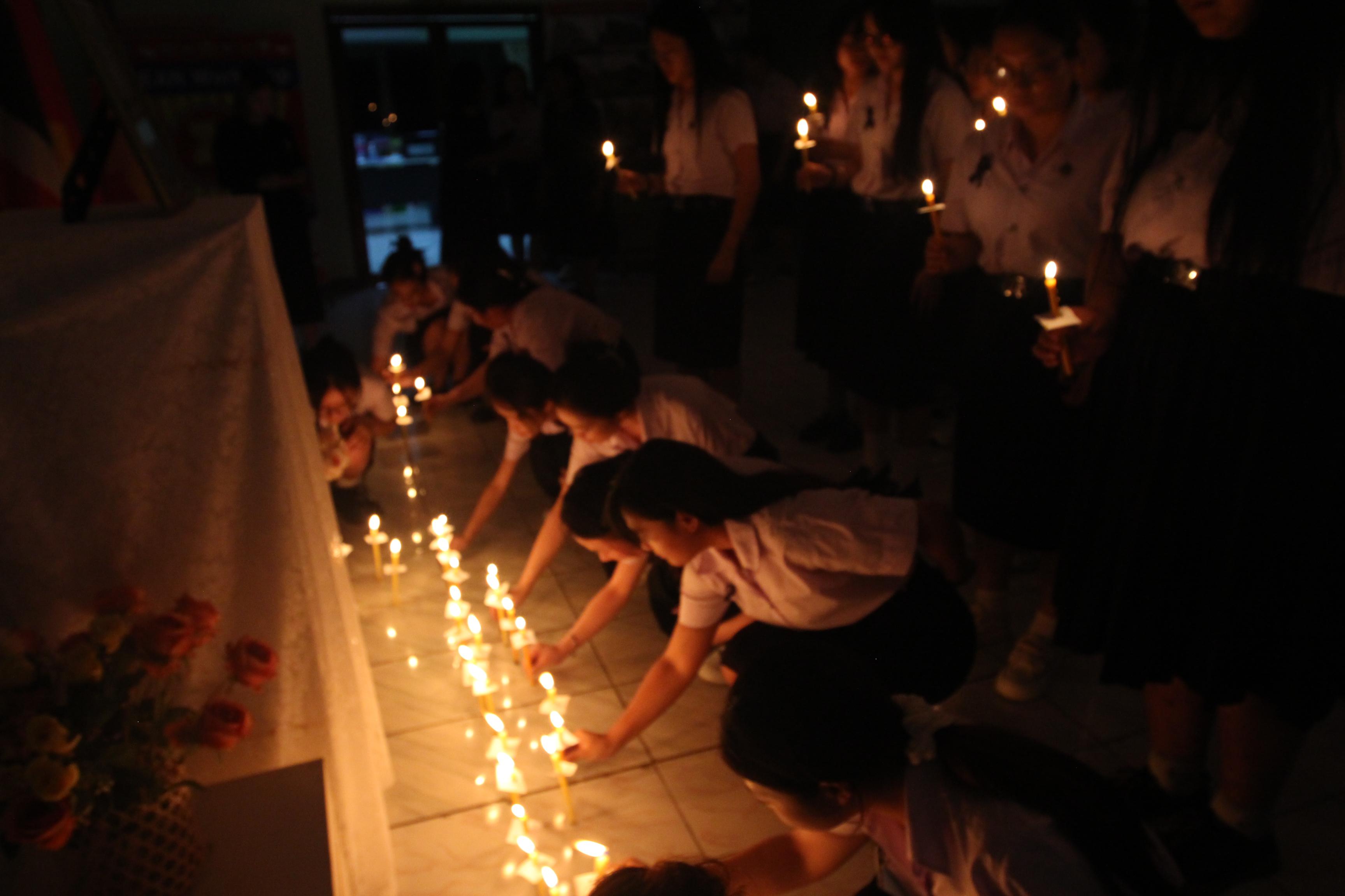 58. พิธีจุดเทียนน้อมรำลึกในพระมหากรุณาธิคุณ สมเด็จพระนางเจ้าสิริกิตต์ พระบรมราชินีนาถ พระบรมราชชนนีพันปีหลวง