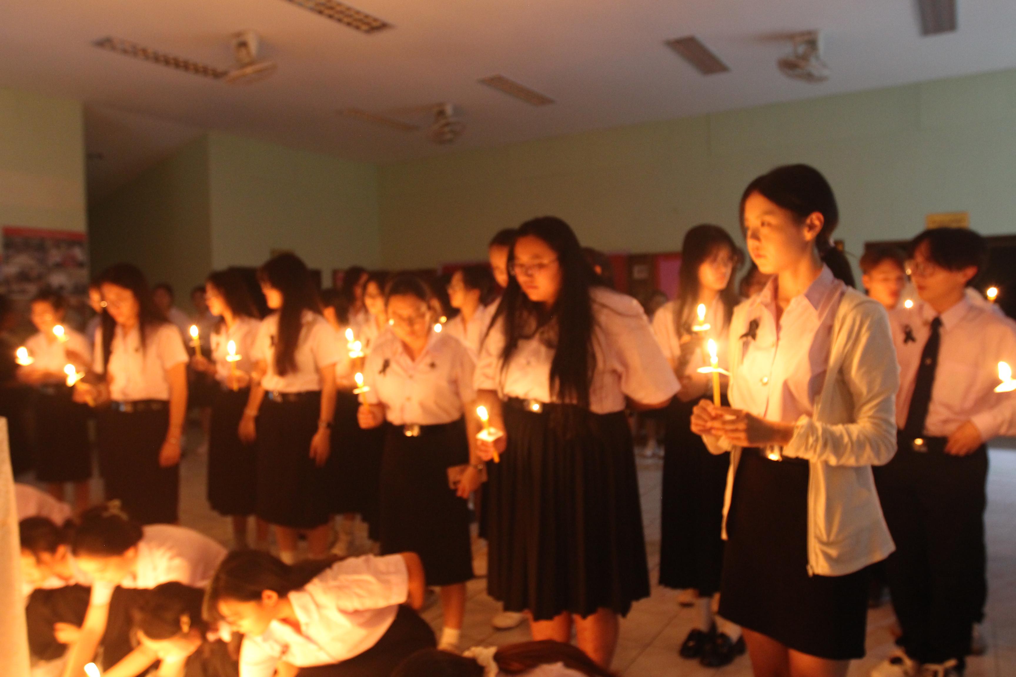 60. พิธีจุดเทียนน้อมรำลึกในพระมหากรุณาธิคุณ สมเด็จพระนางเจ้าสิริกิตต์ พระบรมราชินีนาถ พระบรมราชชนนีพันปีหลวง