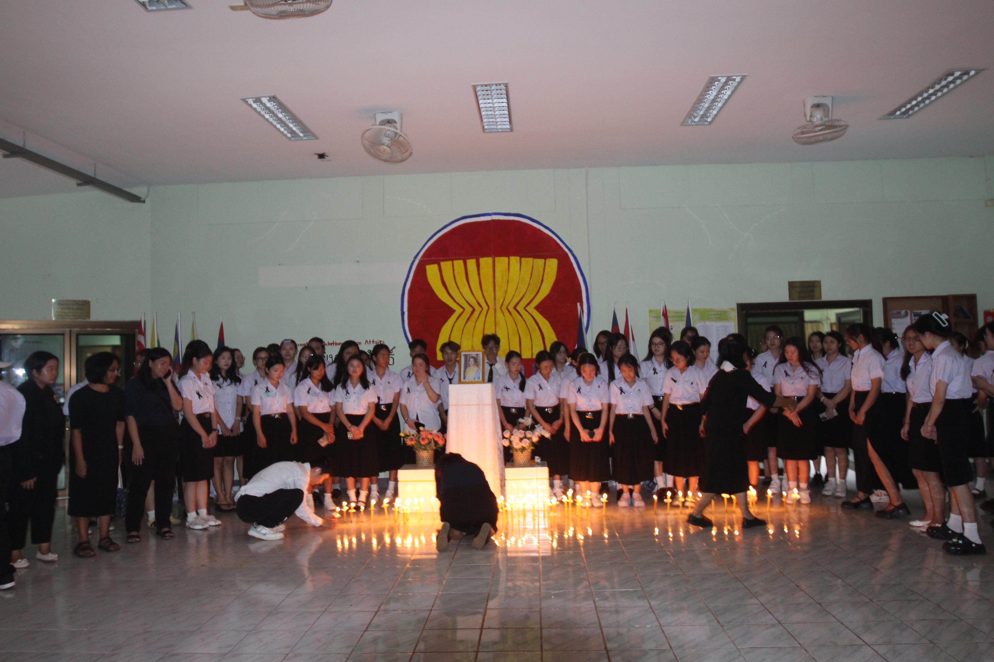 64. พิธีจุดเทียนน้อมรำลึกในพระมหากรุณาธิคุณ สมเด็จพระนางเจ้าสิริกิตต์ พระบรมราชินีนาถ พระบรมราชชนนีพันปีหลวง