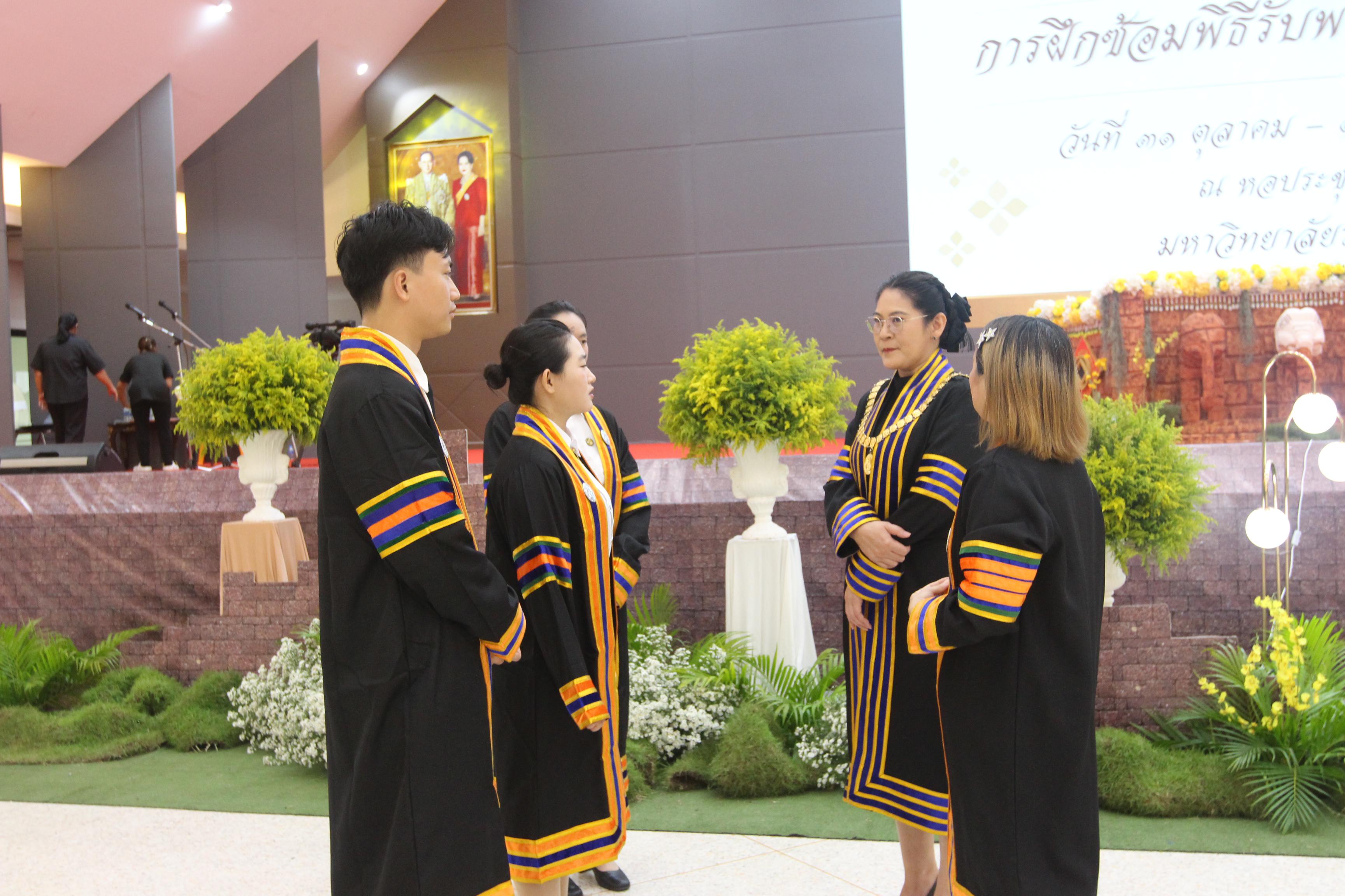 38. บัณฑิตตต่างชาติเข้ารับพระราชทานปริญญาบัตร ประจำปี 2568